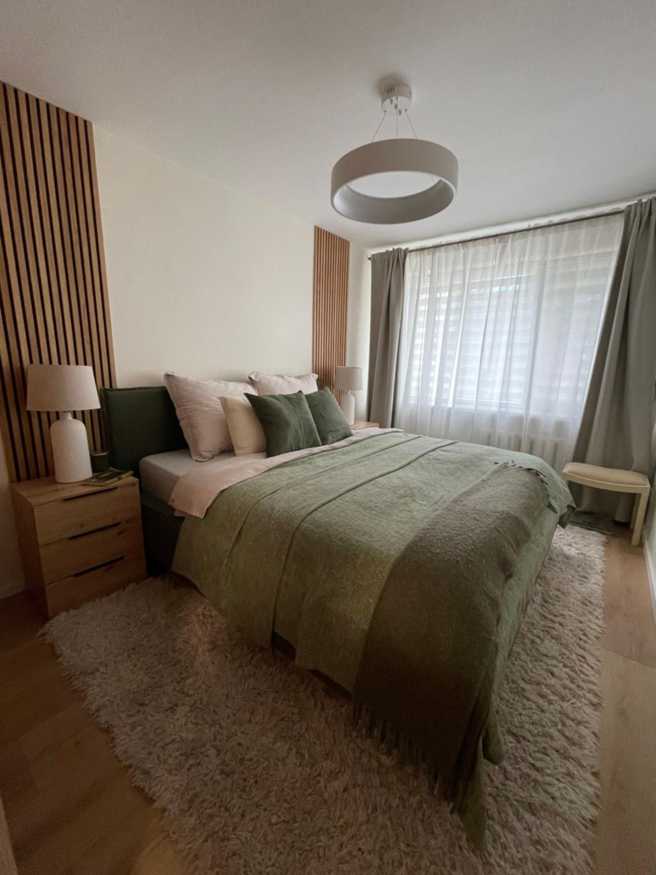 One-Bedroom Apartment photo 1