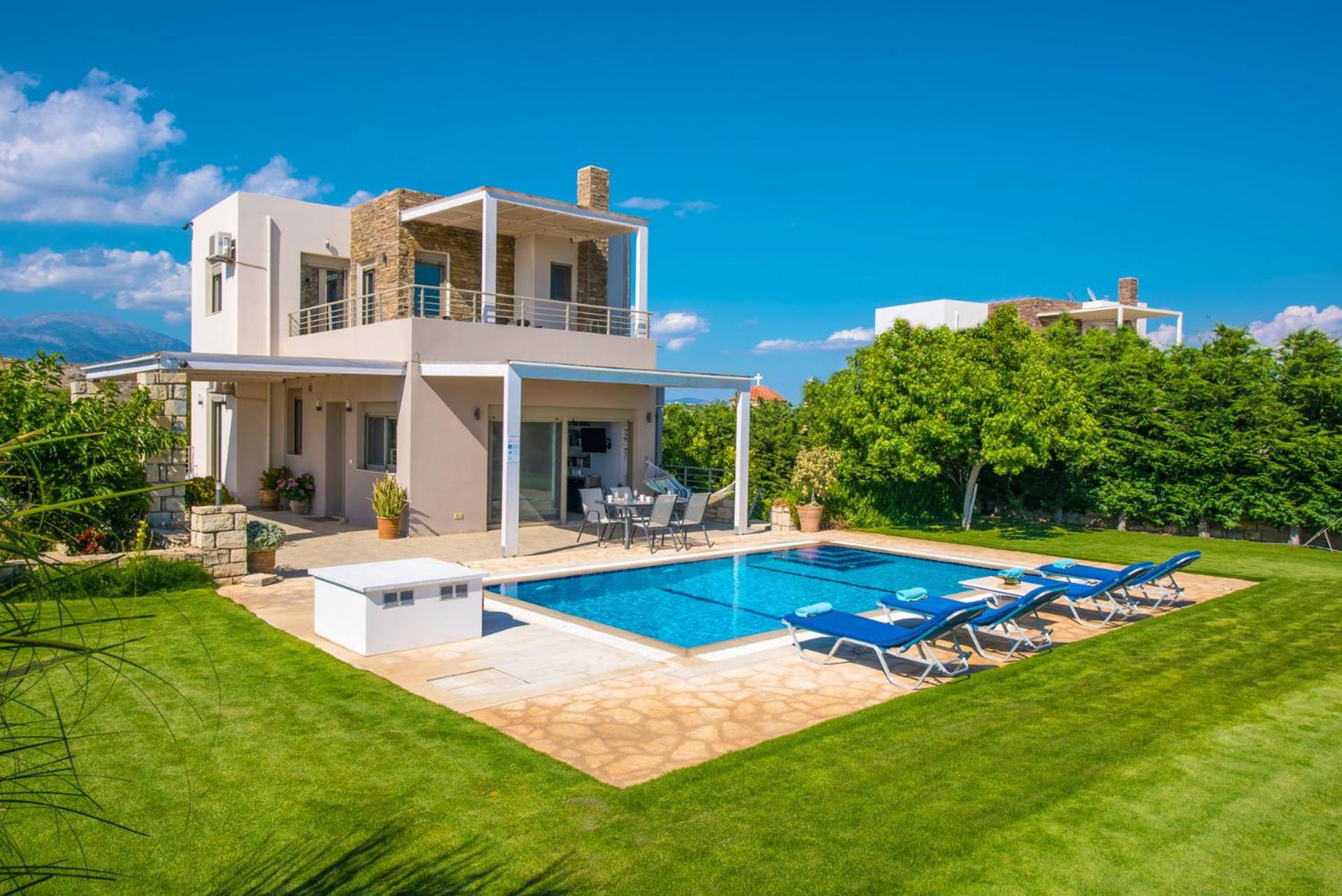 Three-Bedroom Villa photo 2