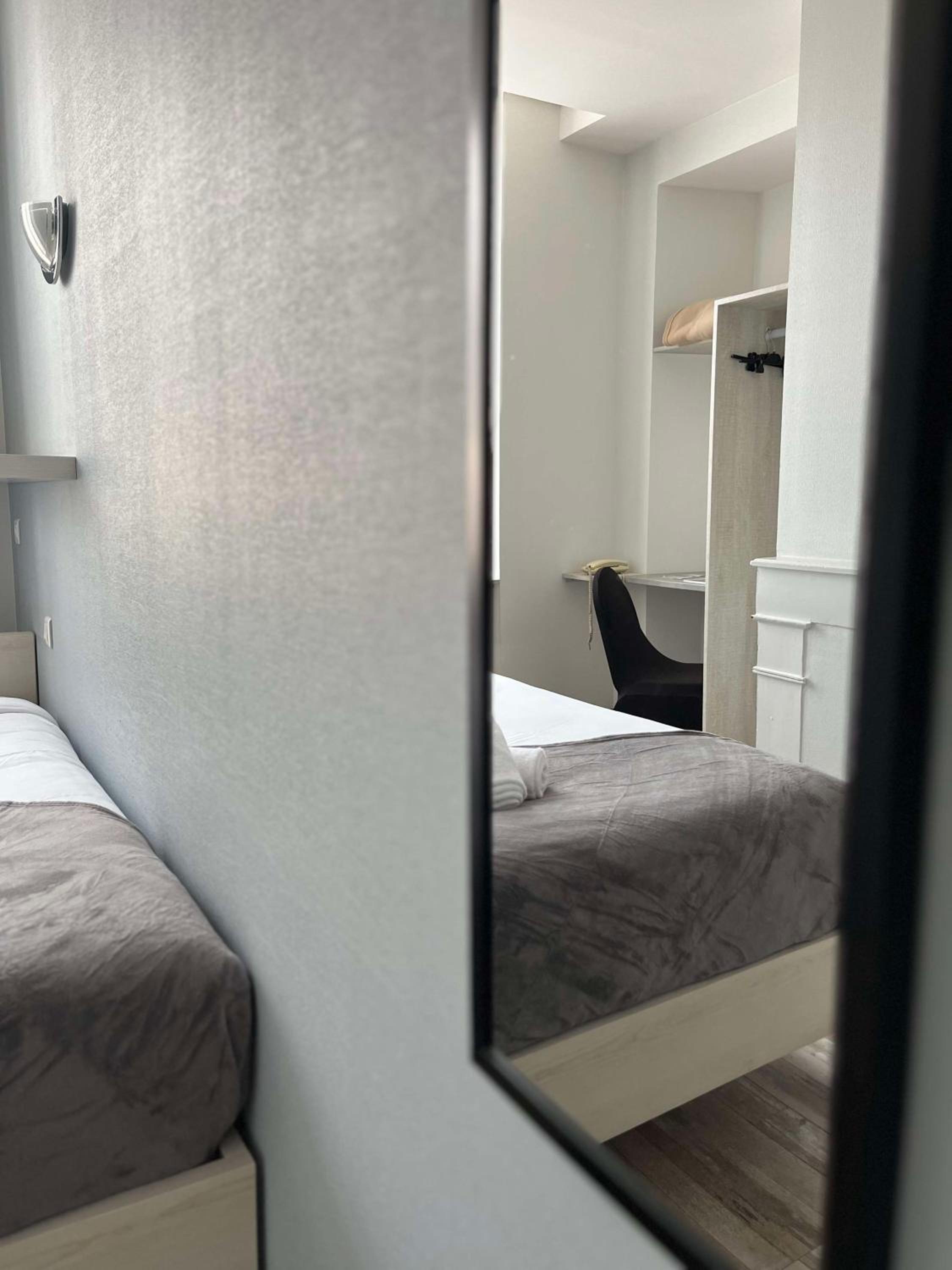 Standard Double Room - Photo 6