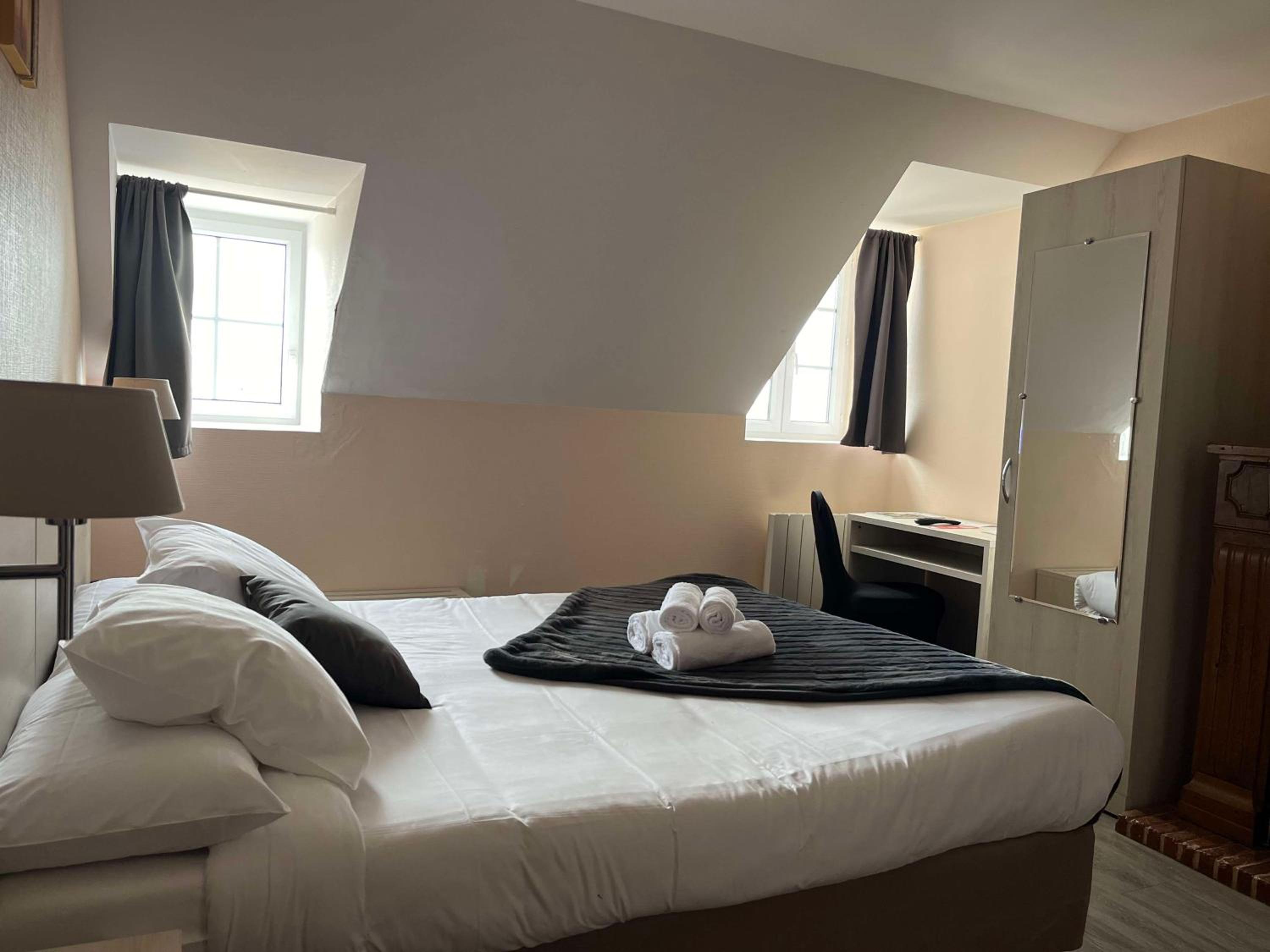 Standard Double Room - Photo 4
