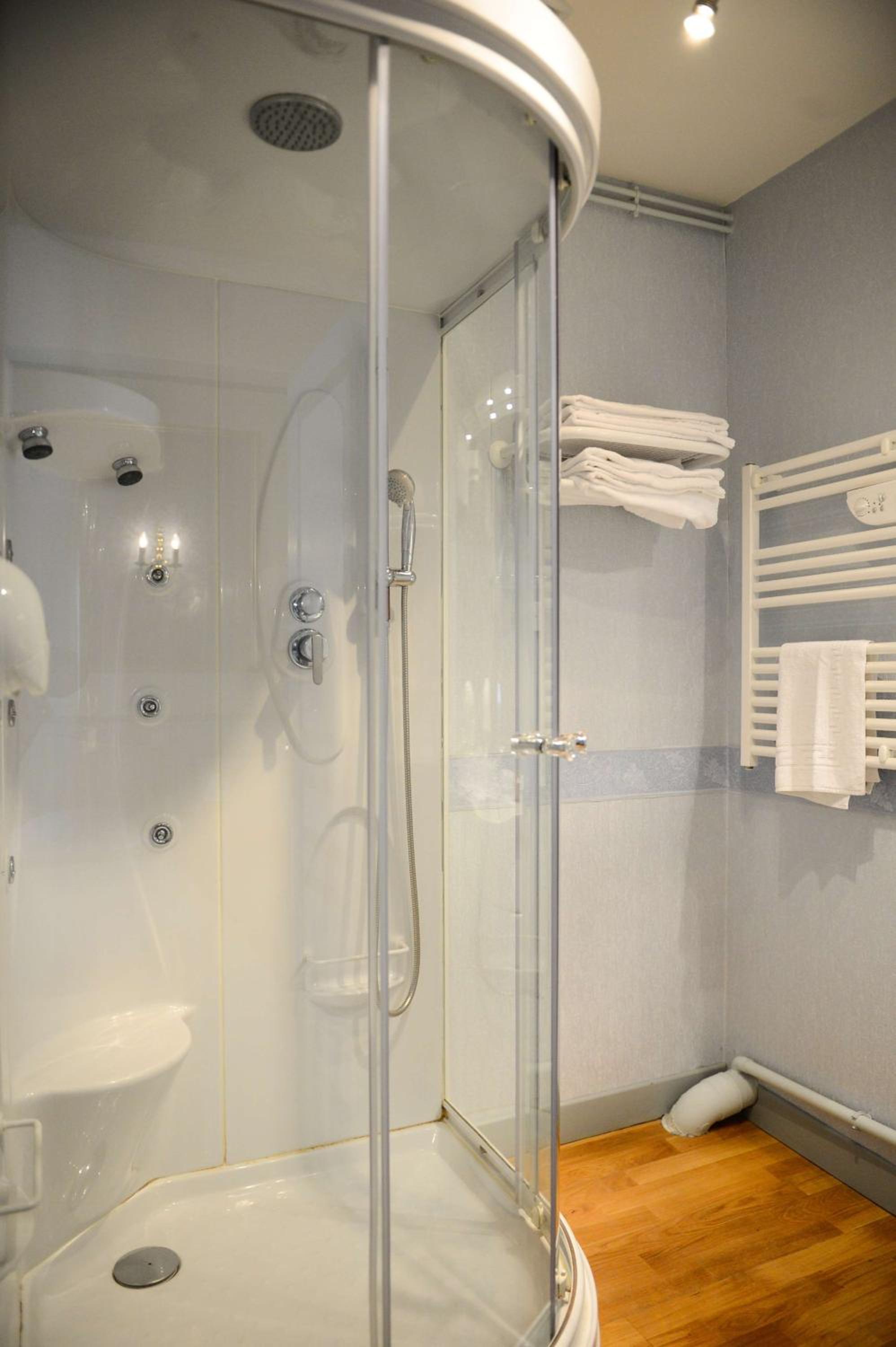 Standard Double Room - Photo 2