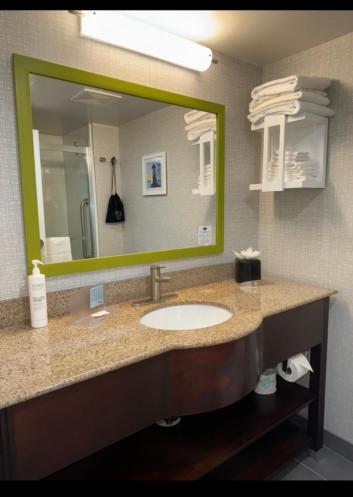 One-Bedroom King Suite - Non-Smoking - Photo 5