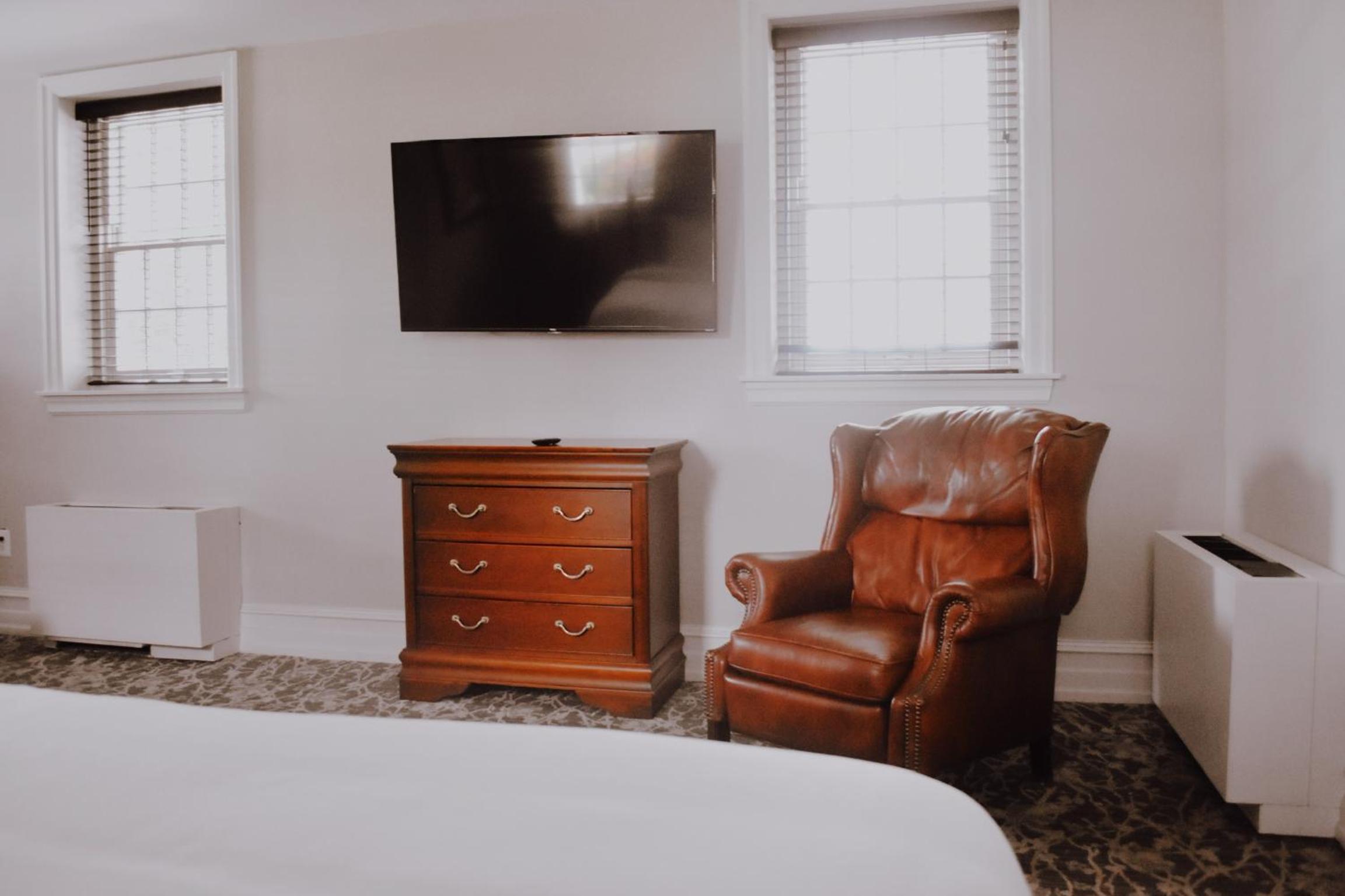 Deluxe King Suite