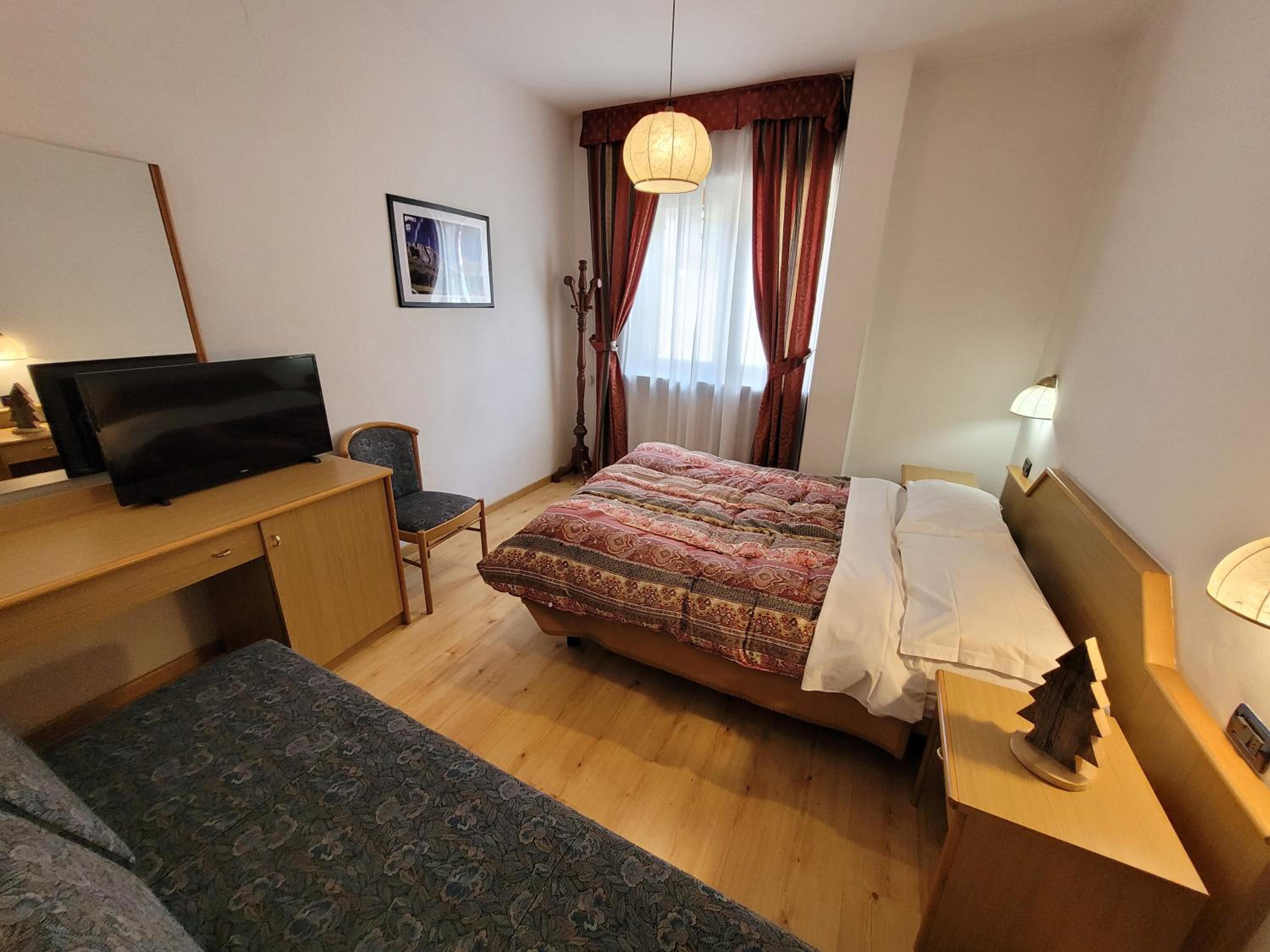 Double or Twin Room - Photo 8