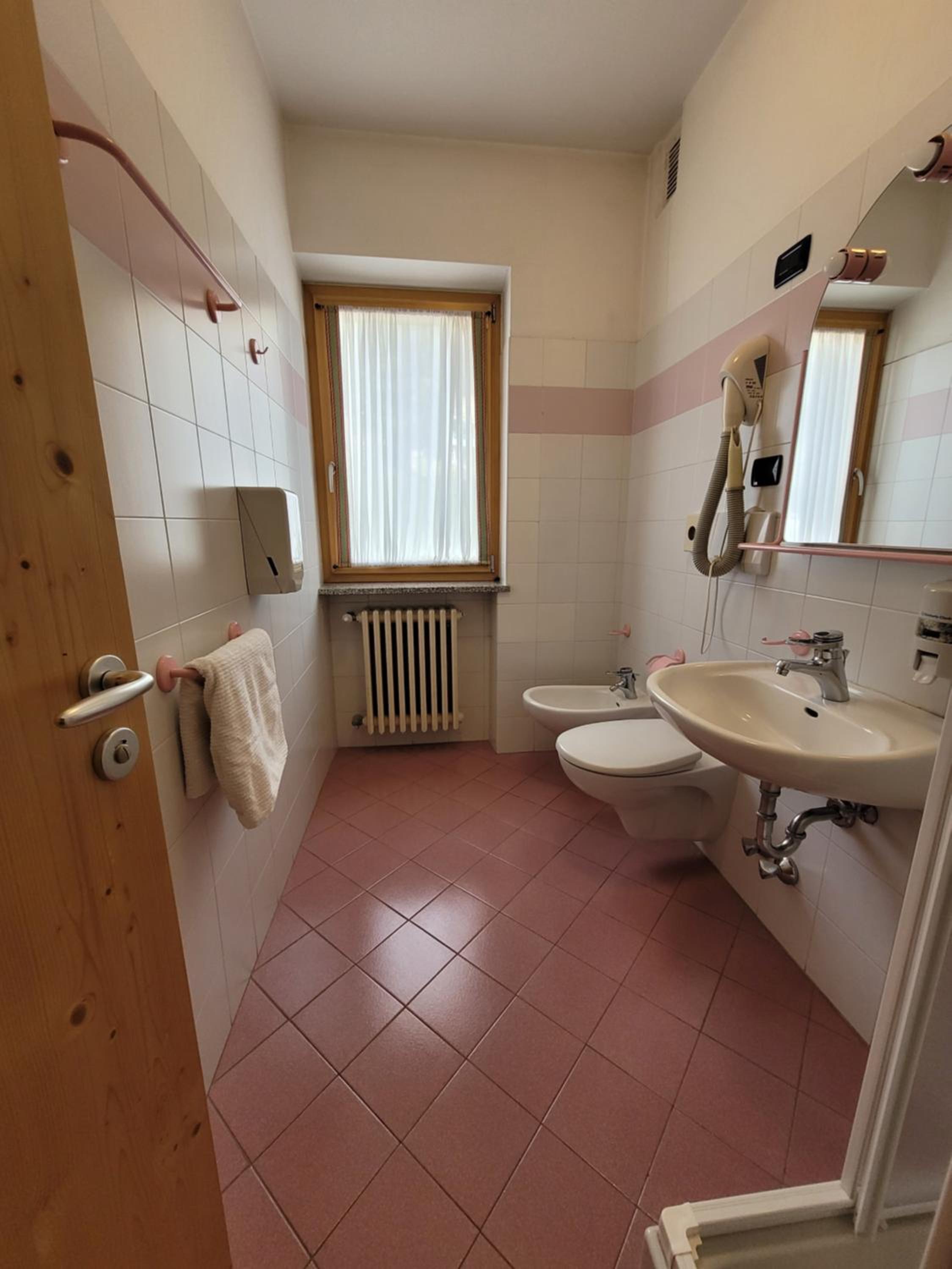 Double or Twin Room - Photo 9