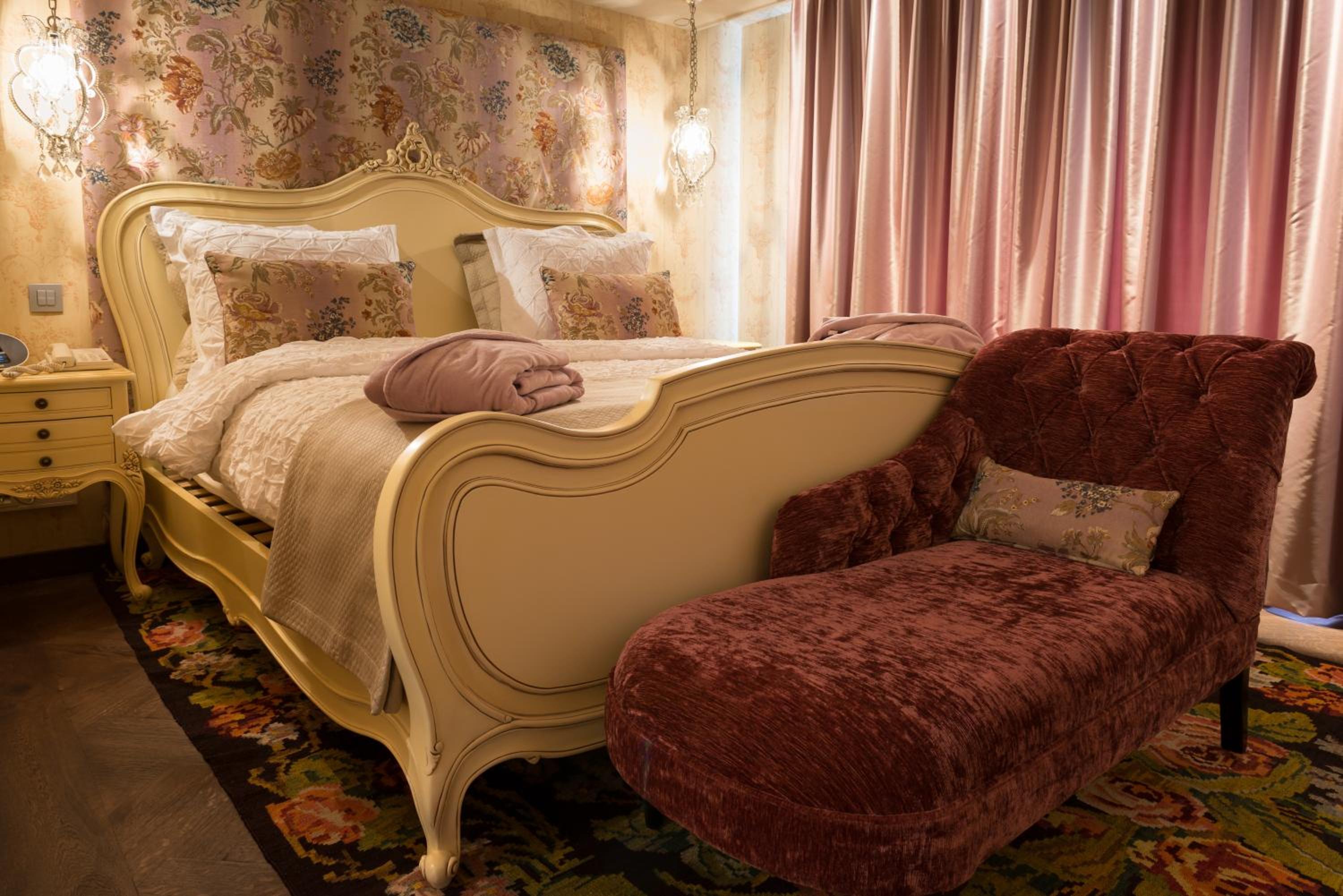 One-Bedroom Suite with Spa Bath (Venice)