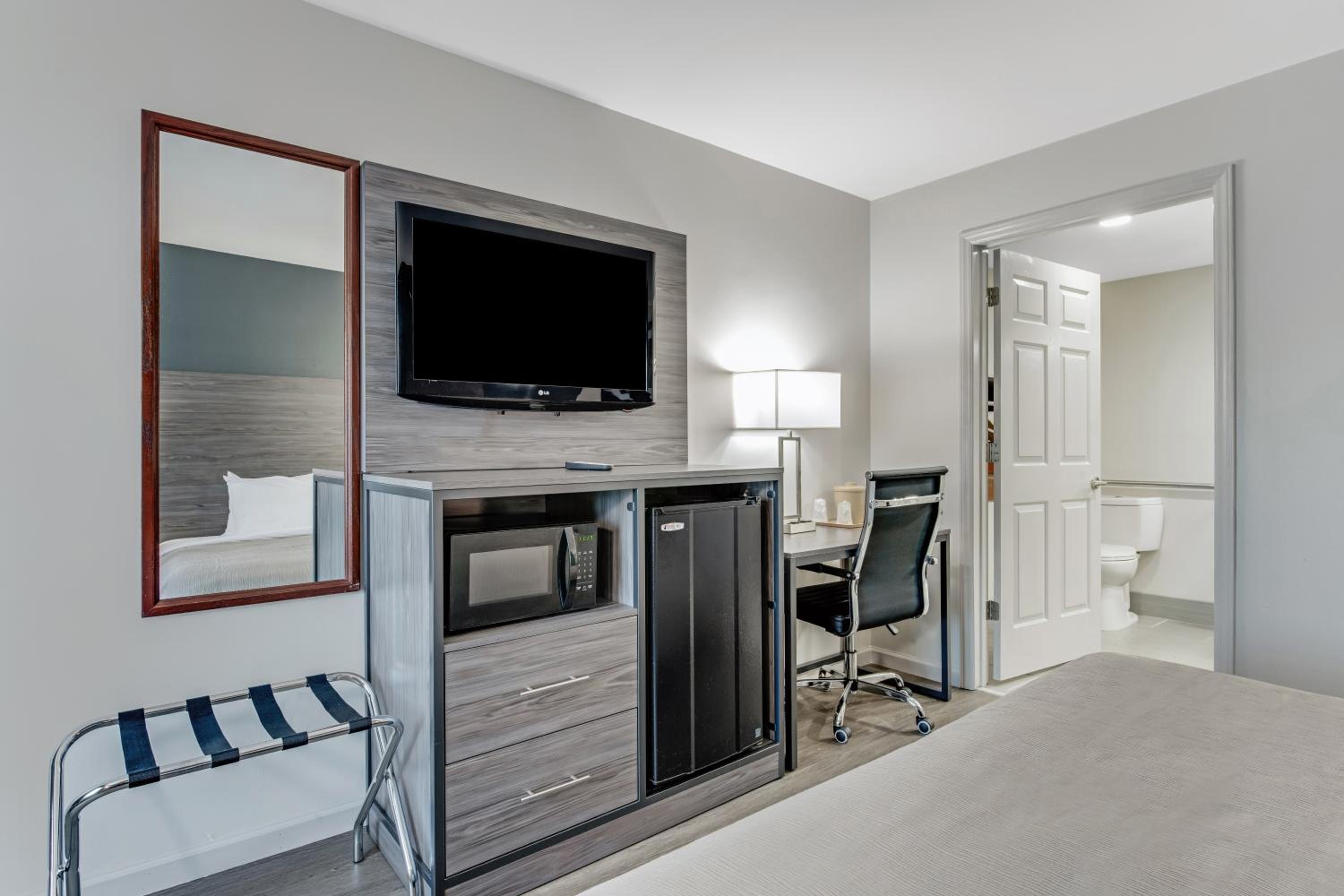King Room - Accessible/Non-Smoking - Photo 6
