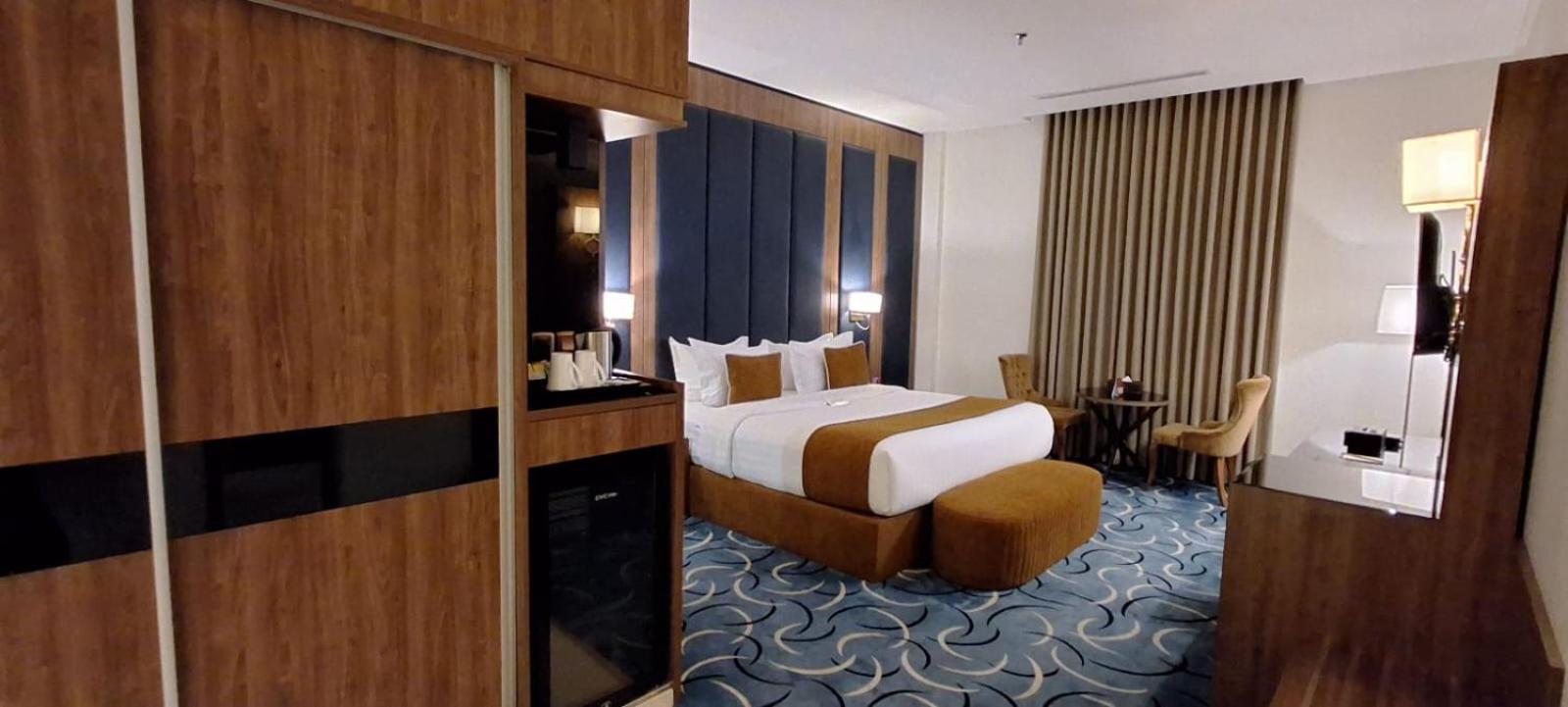Twin Room with Bathroom photo 2