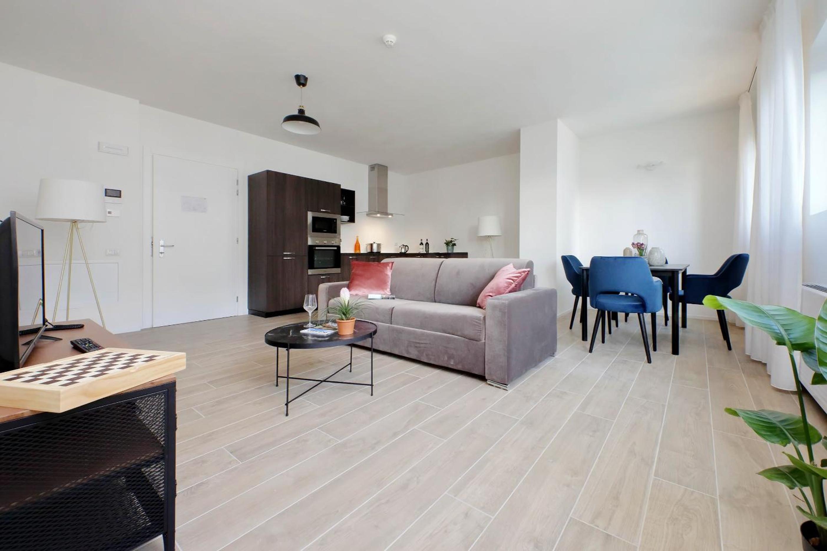 One-Bedroom Premium Apartment - Photo 2