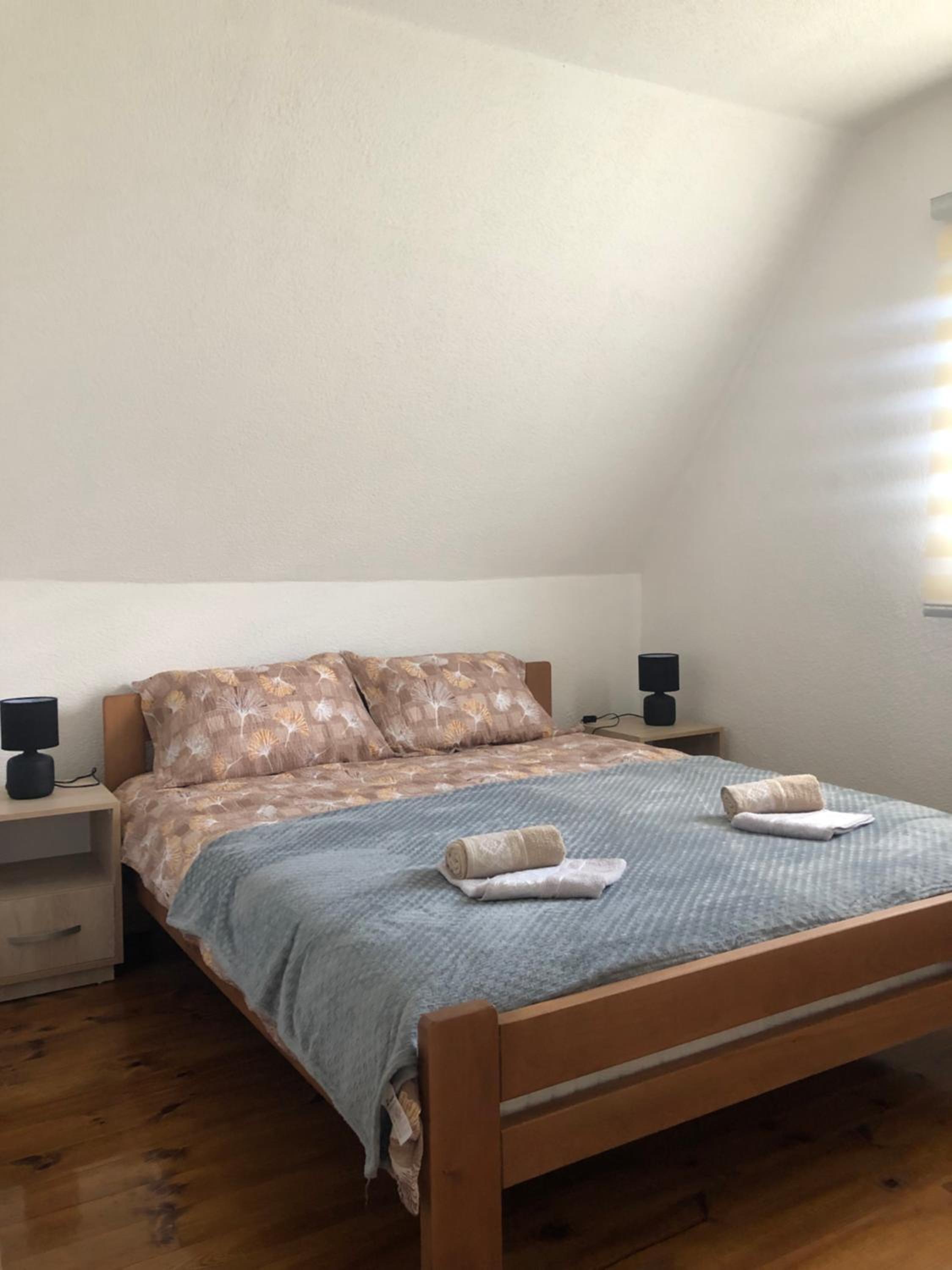 One-Bedroom Apartment photo 1
