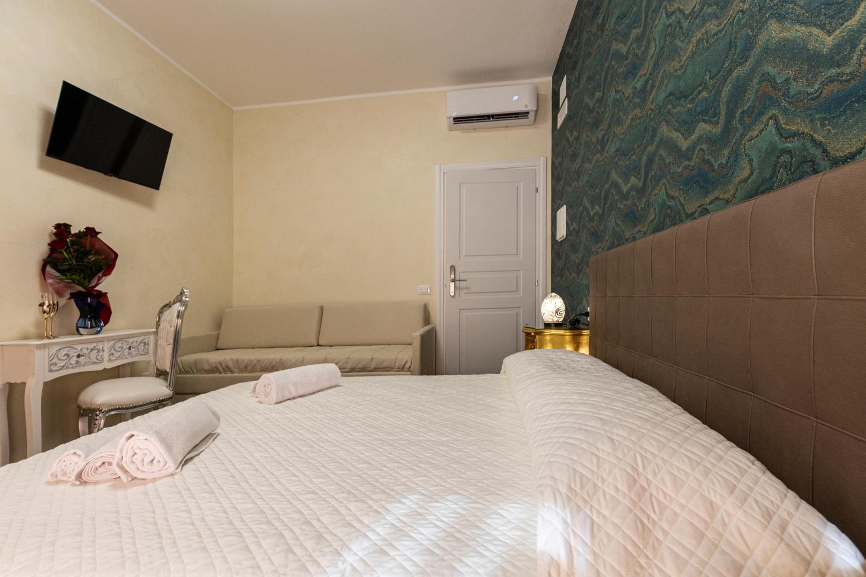 Quadruple Room with Balcony photo 1