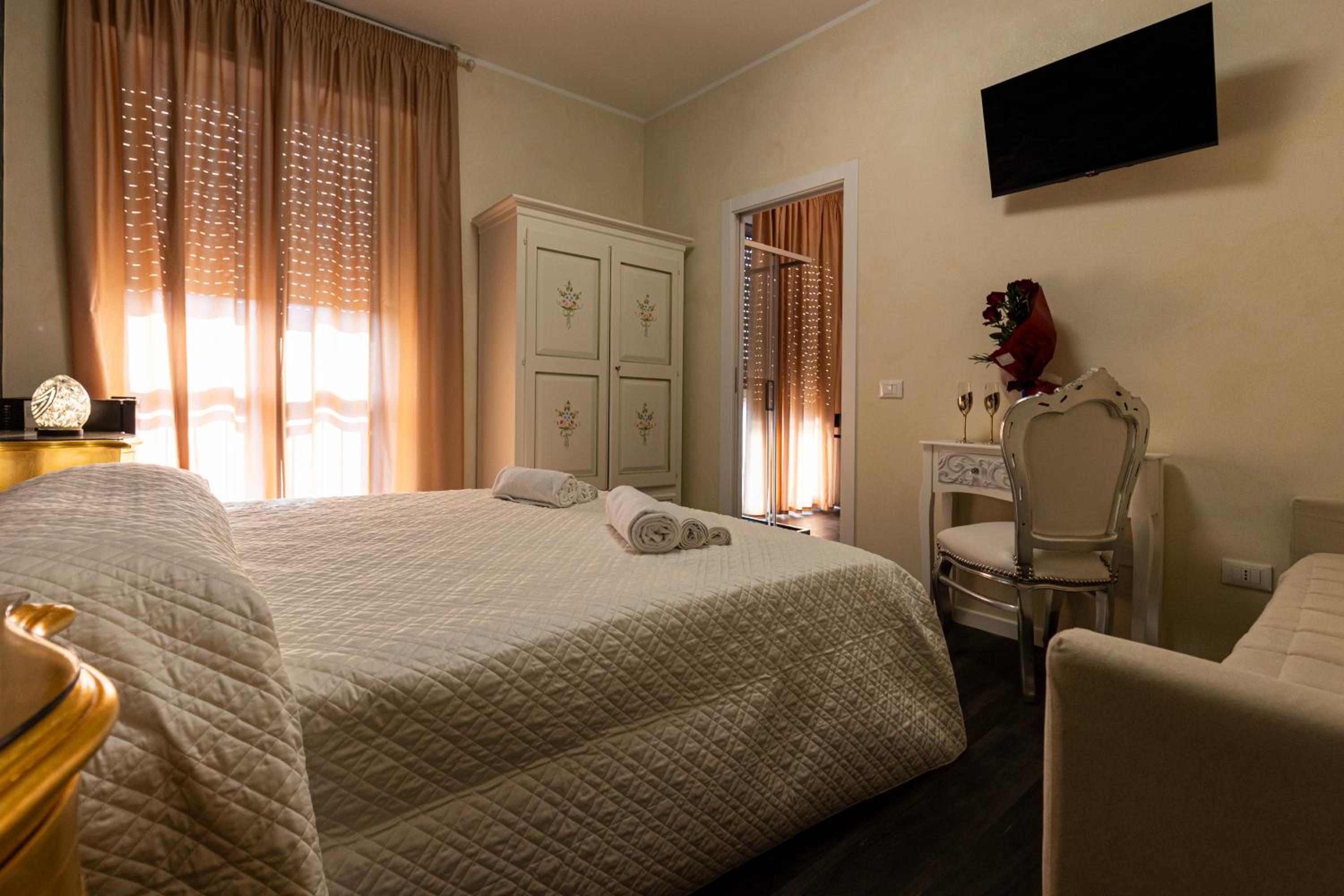 Quadruple Room with Balcony photo 3
