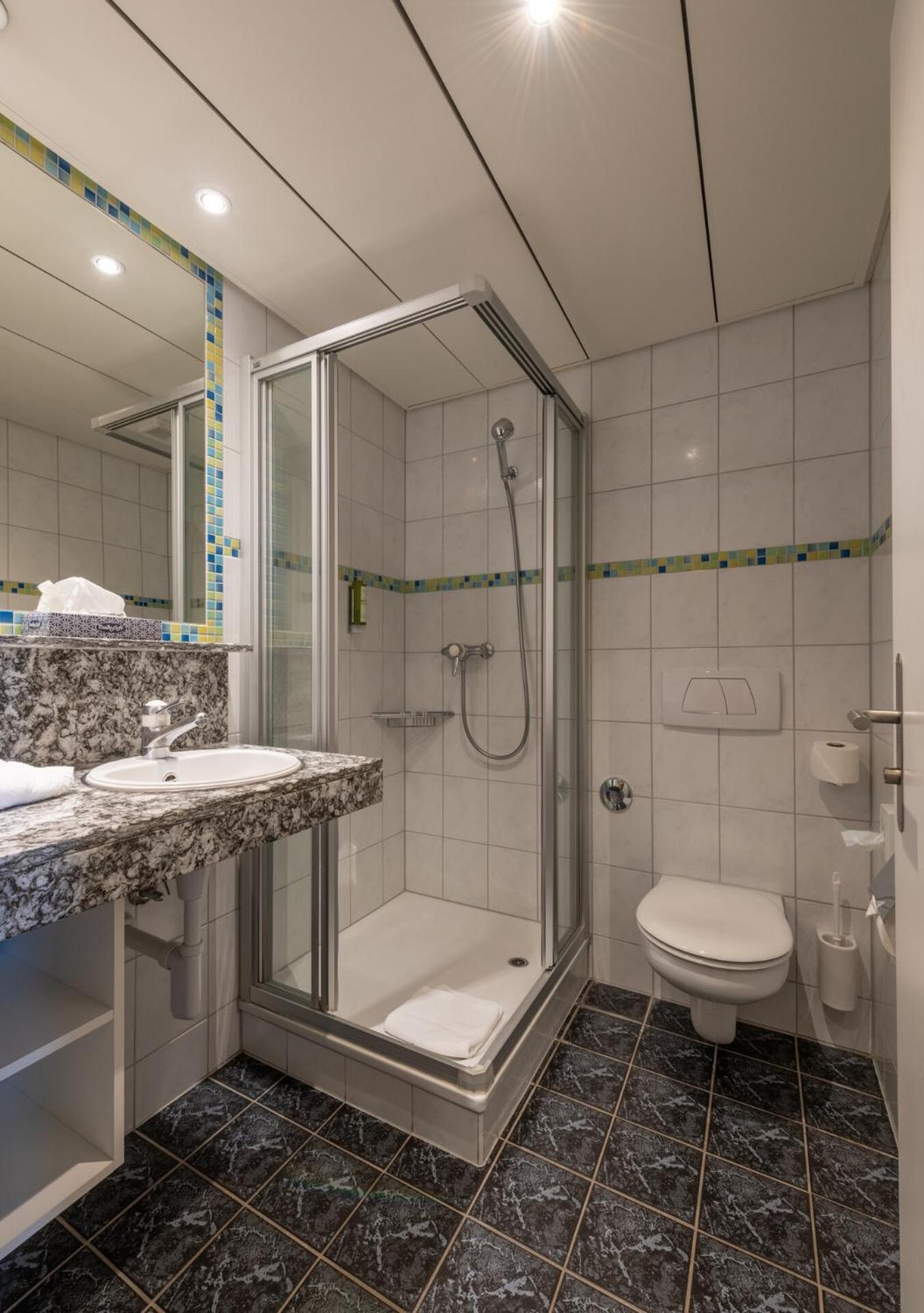 Double Room with Balcony (2 Adults + 1 Child) - Photo 2