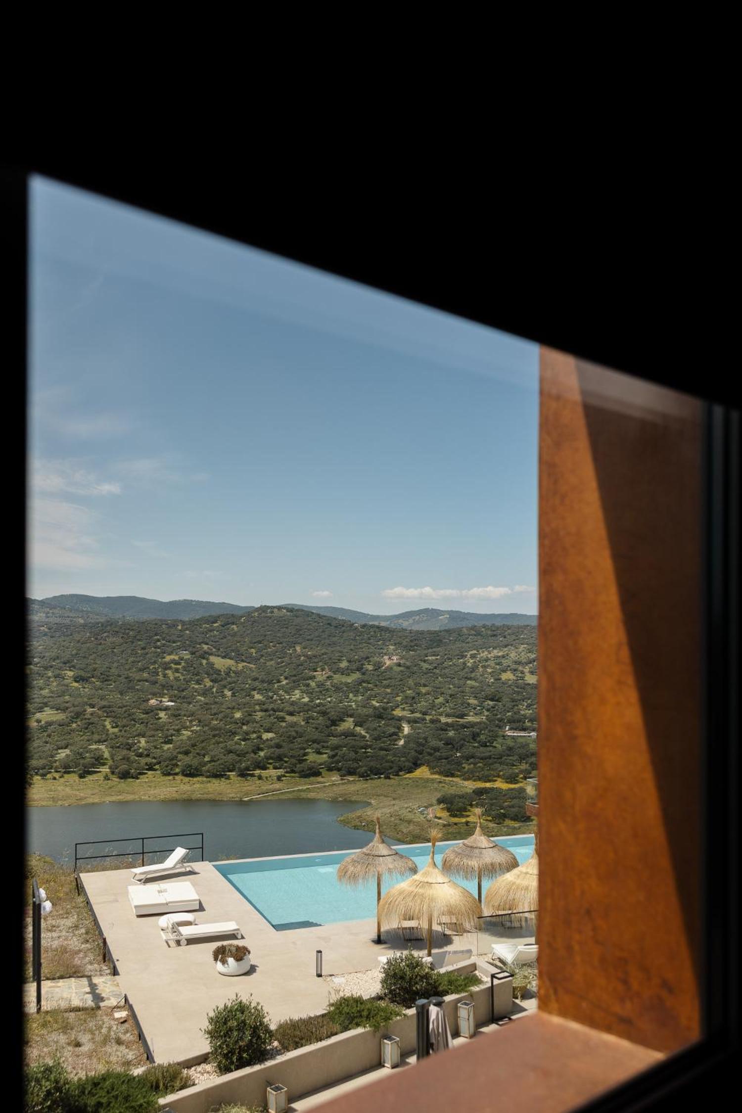 Premium Quadruple Room - Photo 9