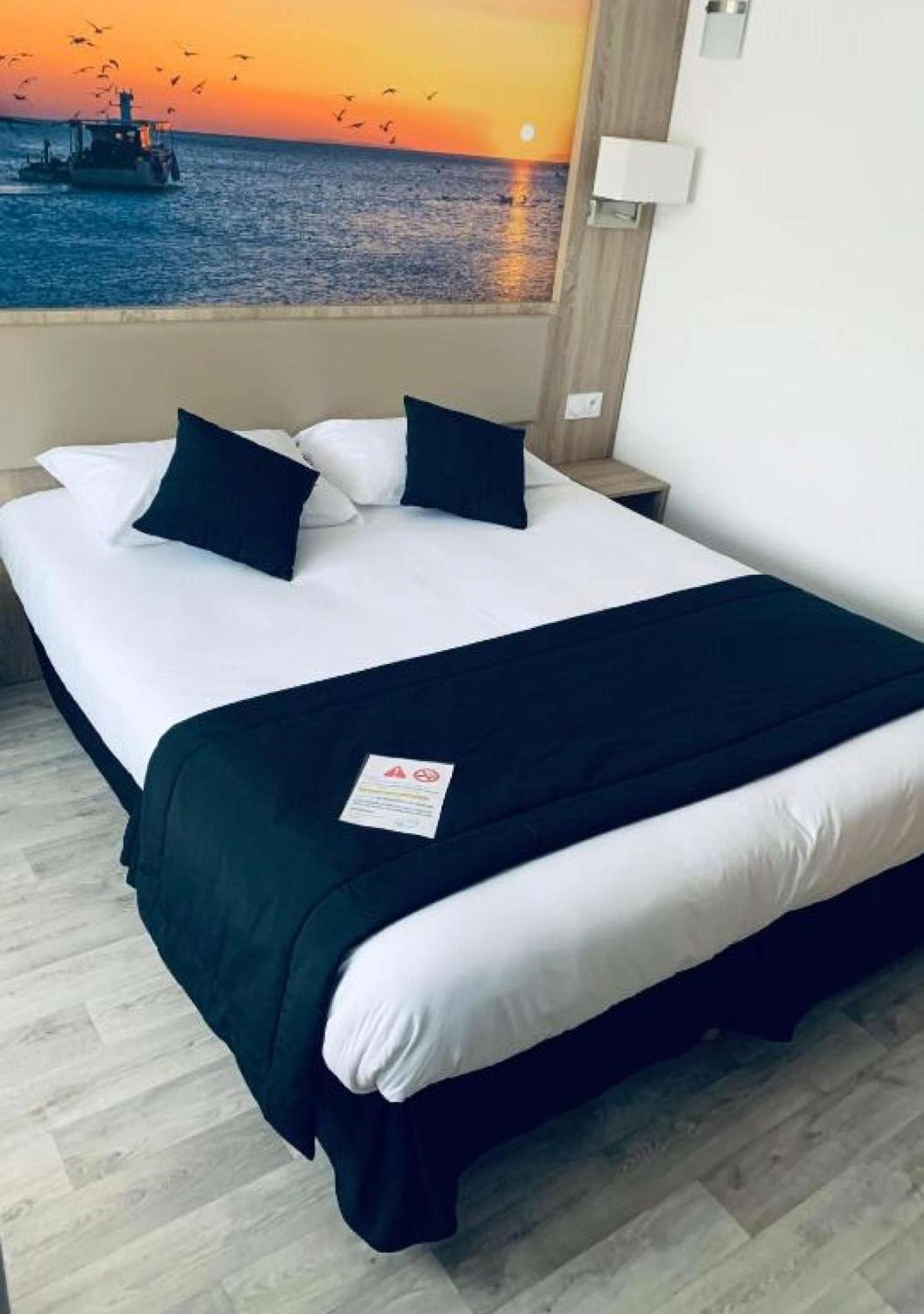 Double Room with One Double Bed - Photo 1