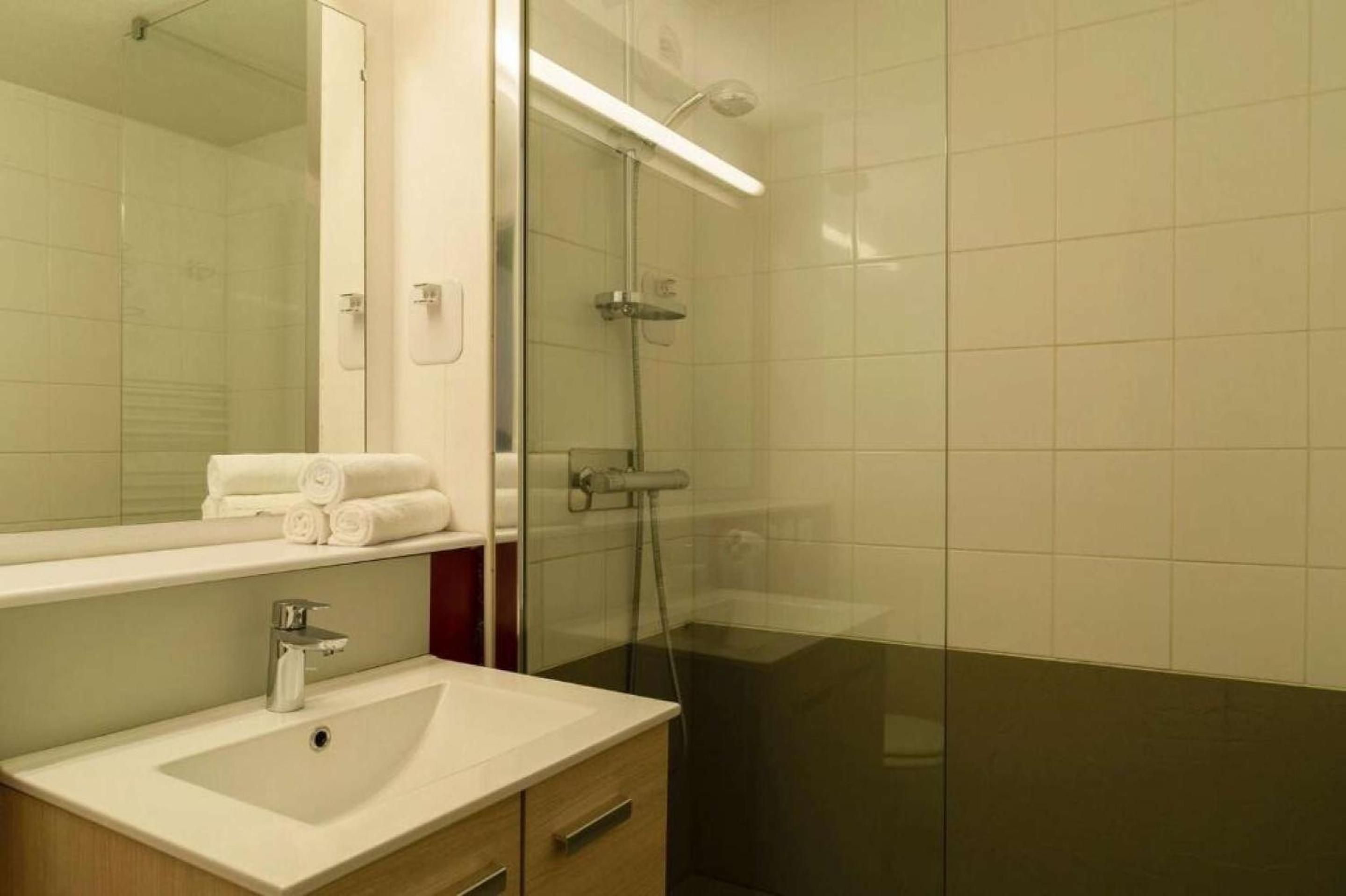 Twin Room with 2 Single Beds - Photo 2