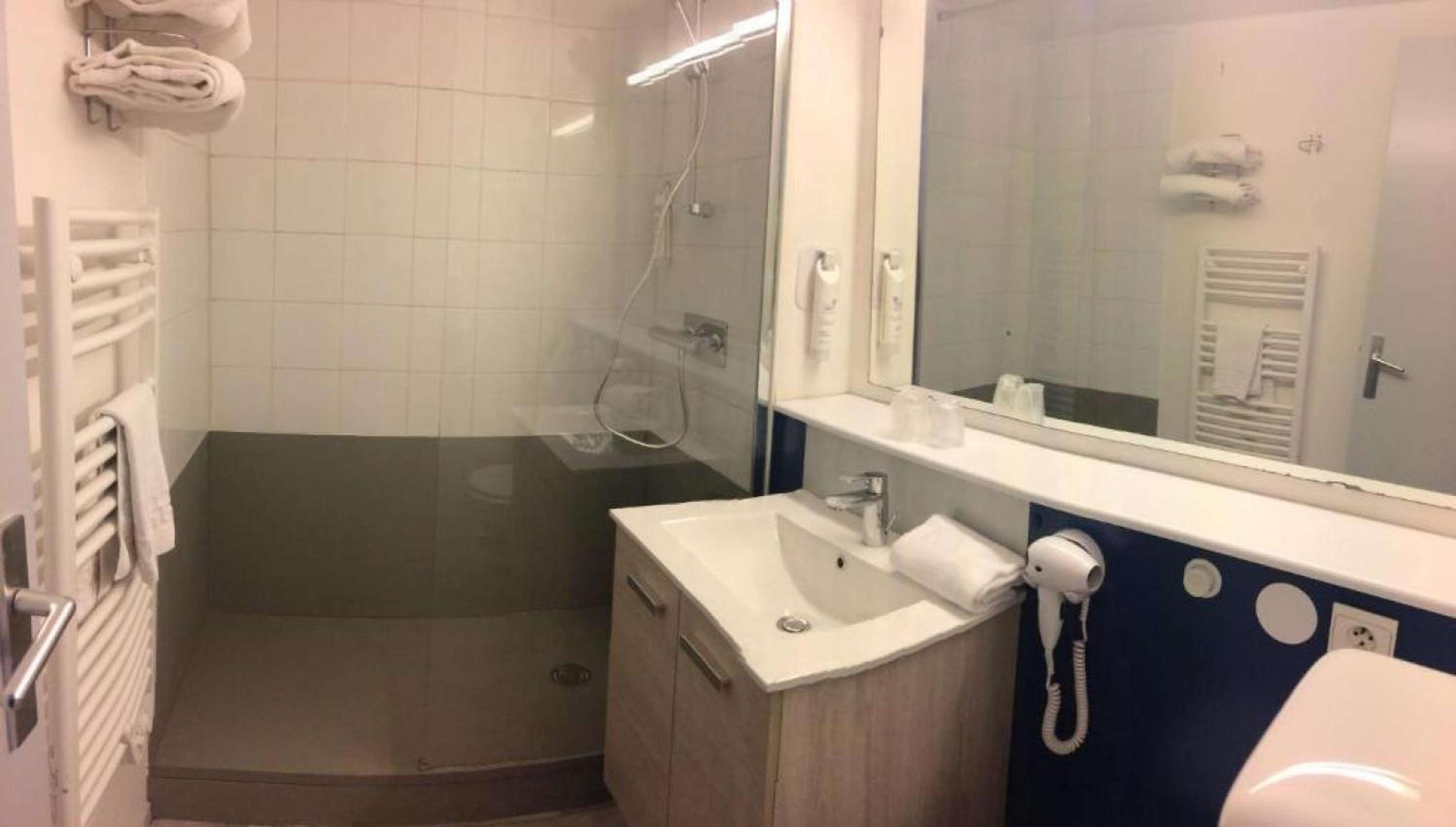 Twin Room with 2 Single Beds - Photo 4