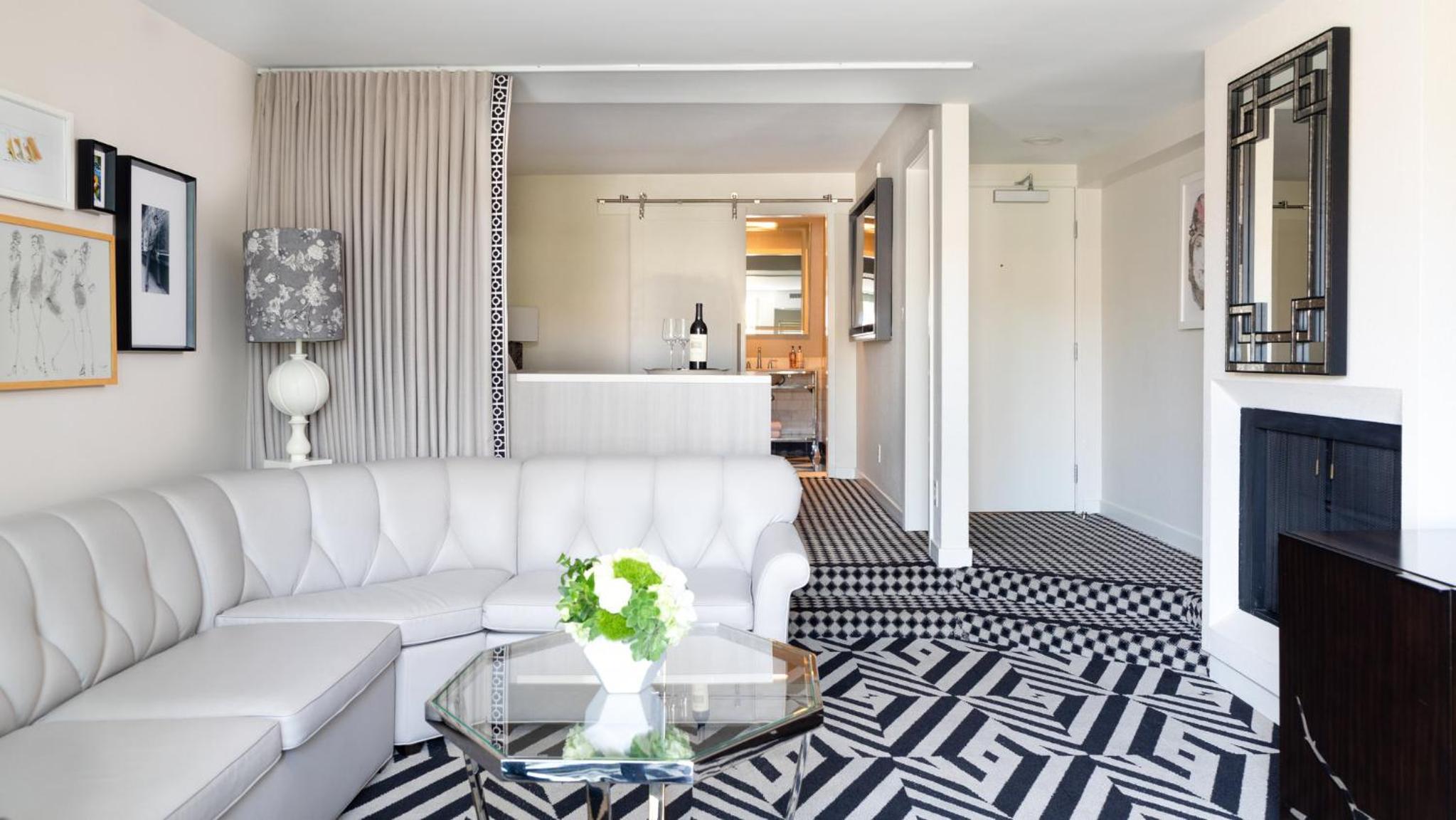 Signature King Suite, top floor with Balcony