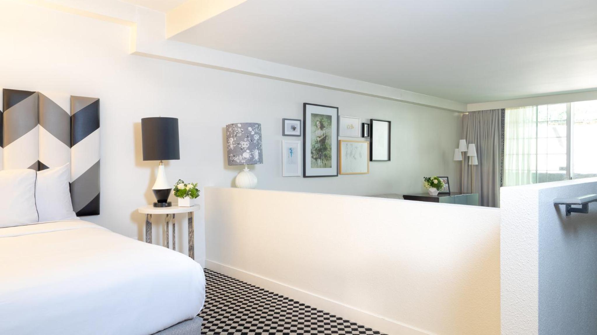 ADA Premier King Suite with Roll-in Shower