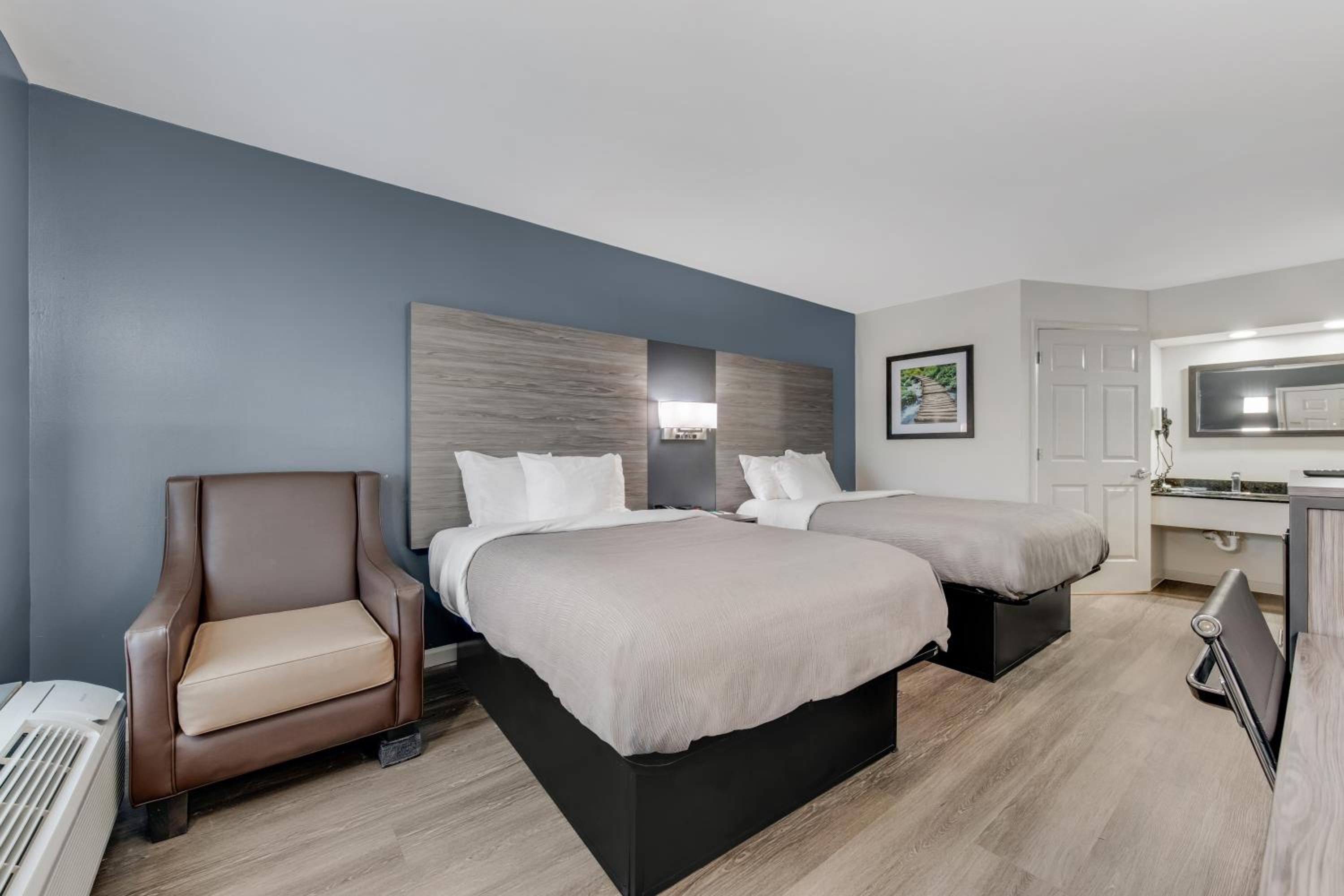 Double Room with Two Double Beds - Non-Smoking - Photo 8