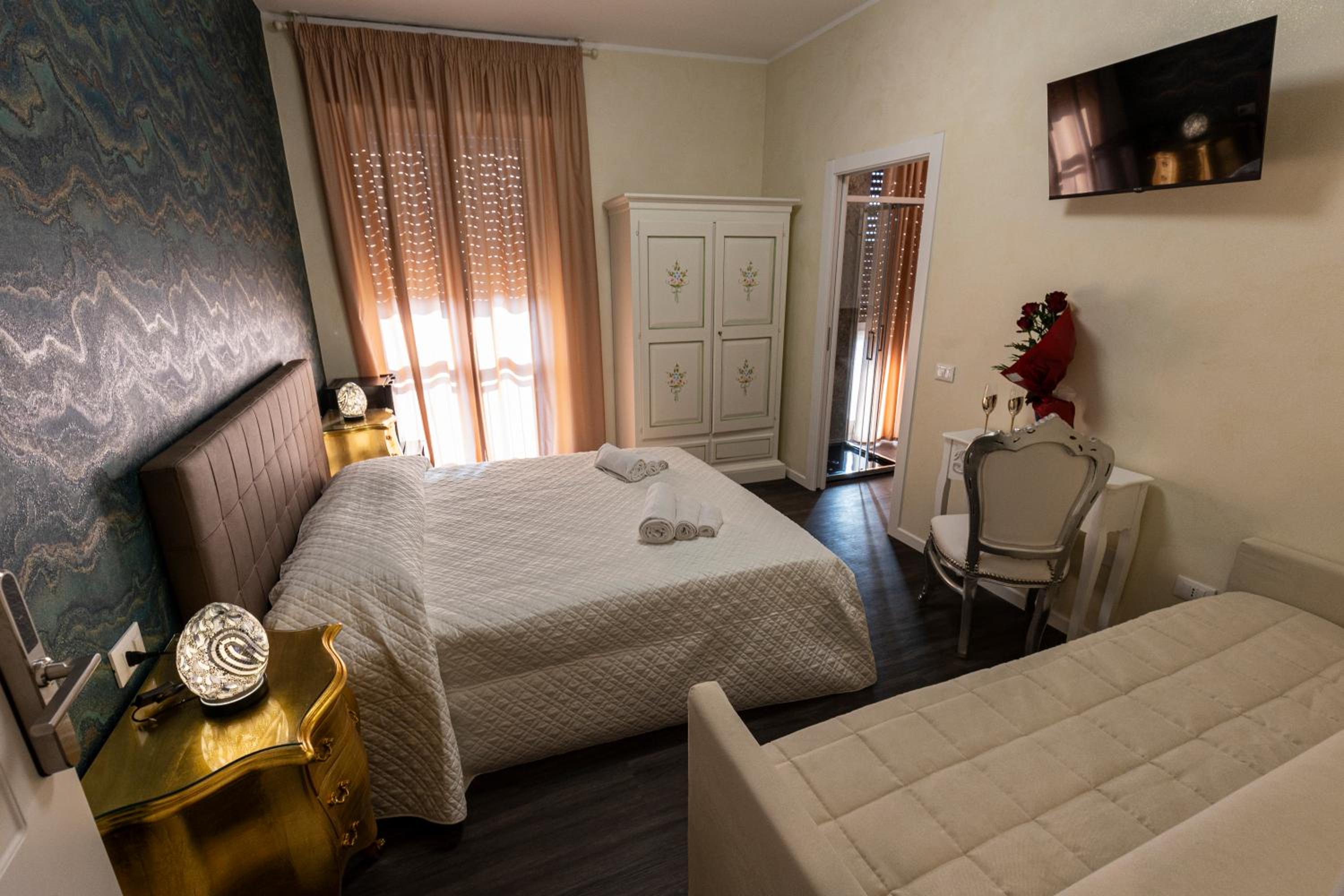 Quadruple Room with Balcony photo 2