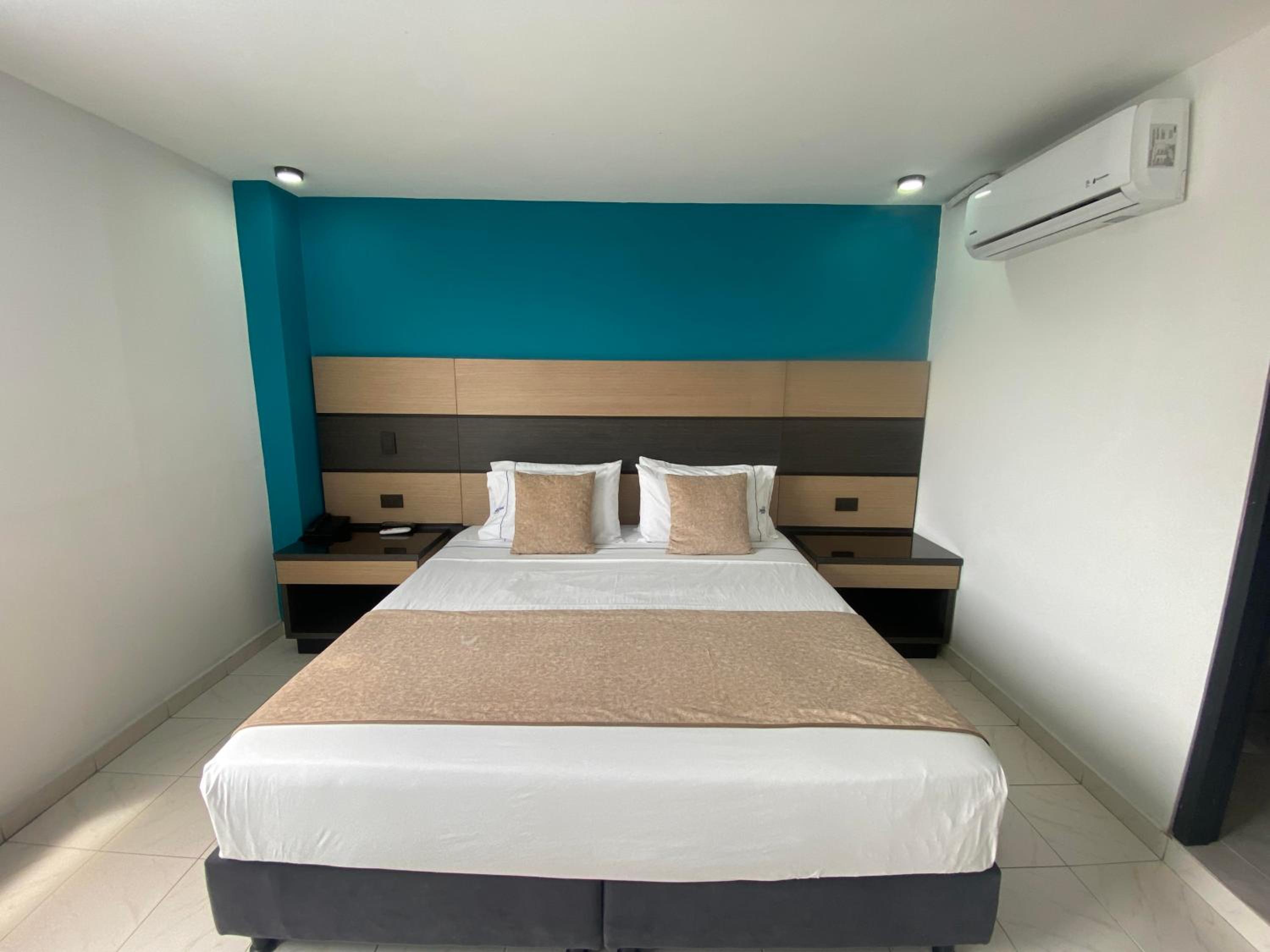 Deluxe Queen Room photo 3