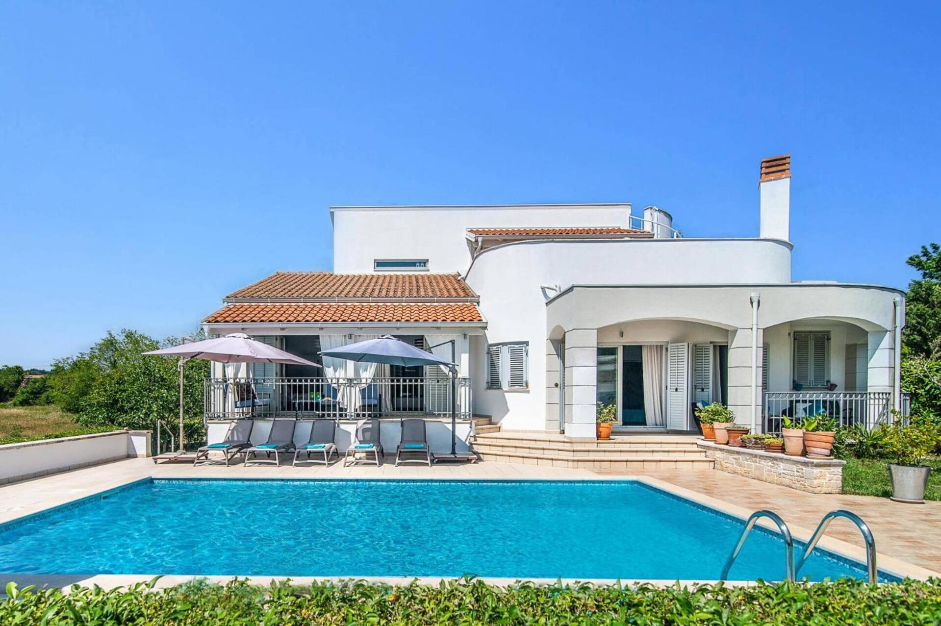 Villa photo 3