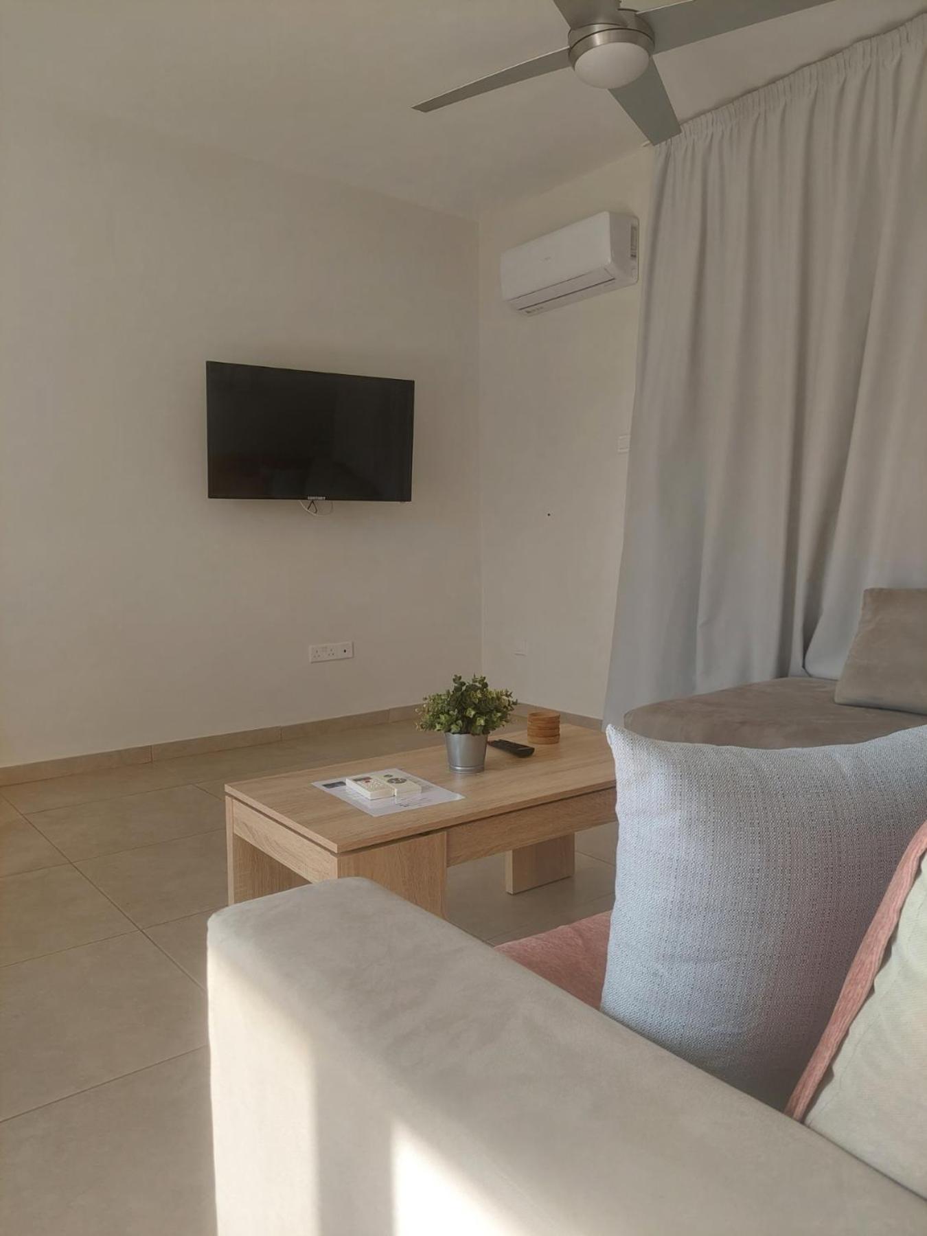 Deluxe Double Room with Side Sea View - Photo 7