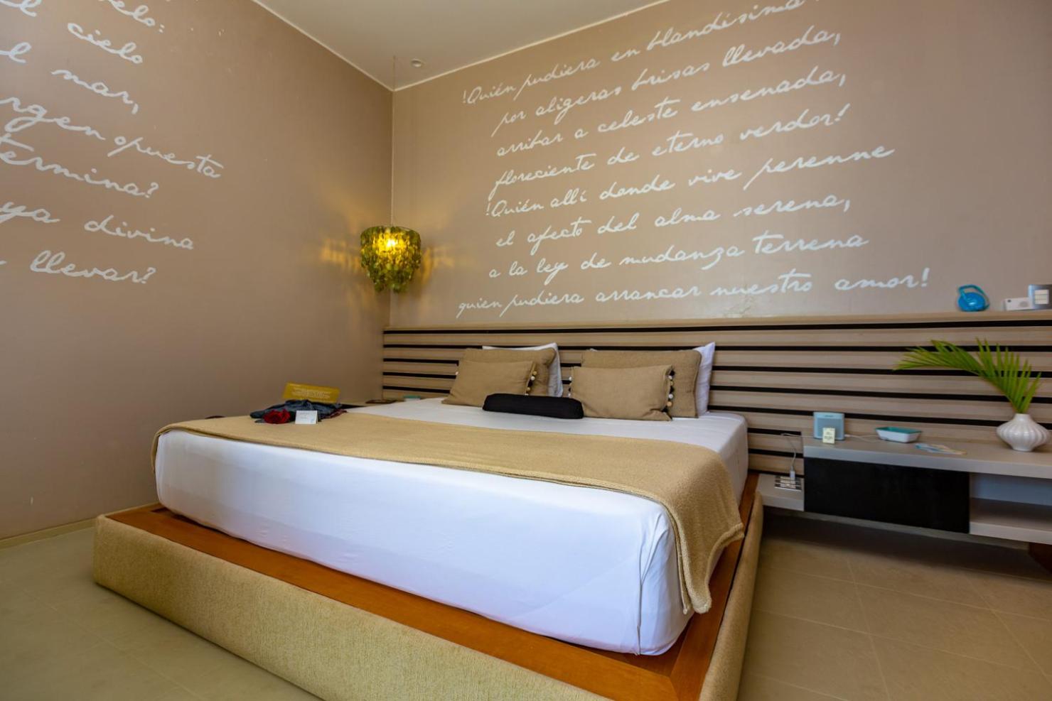Deluxe King Room photo 1
