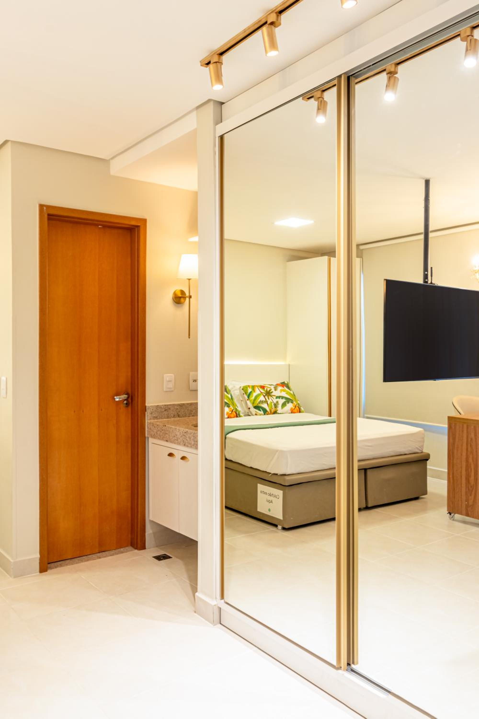 Studio Apartment - Photo 1