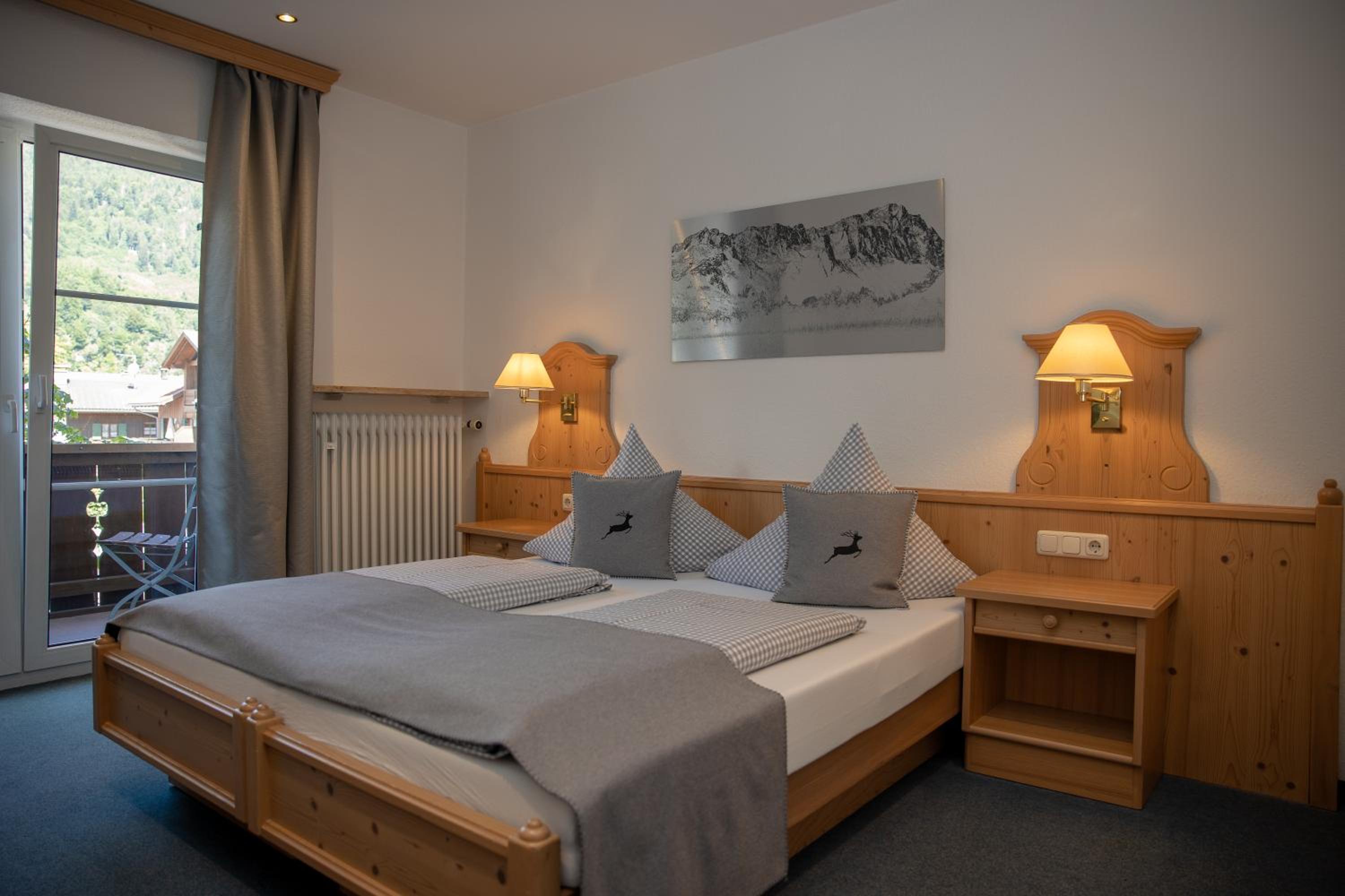 Double Room with Balcony - Photo 2