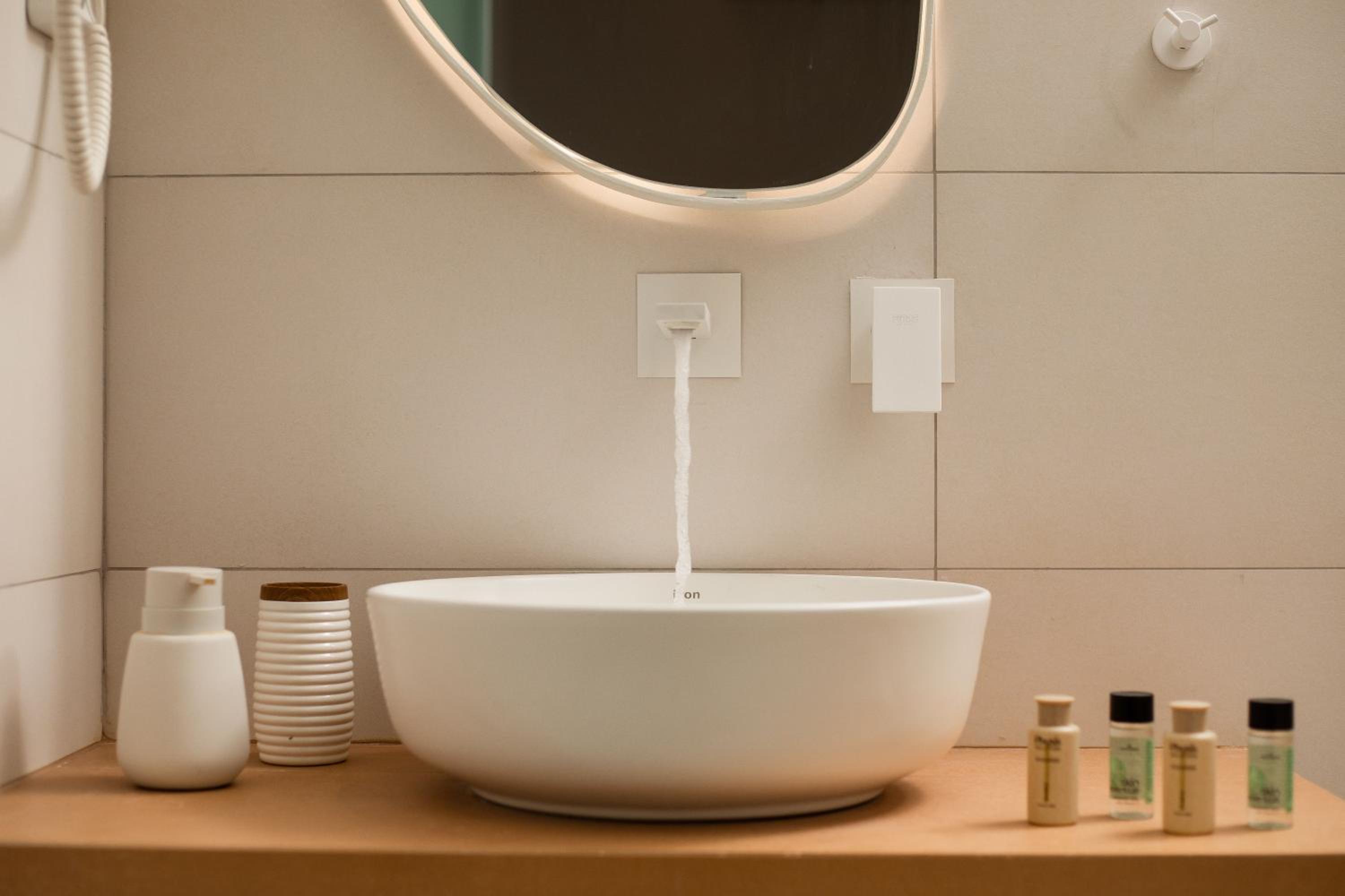 Suite with Spa Bath - Photo 8