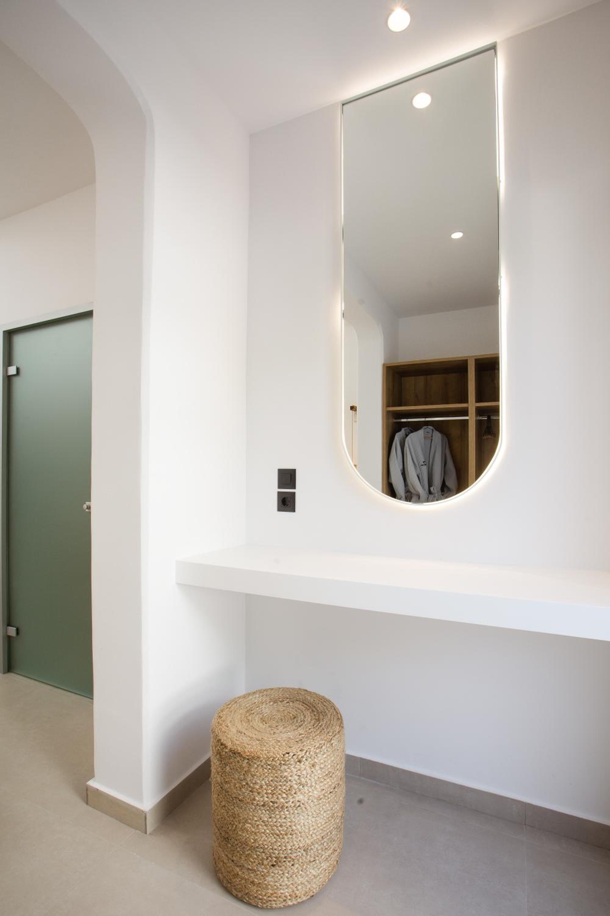 Suite with Spa Bath - Photo 26