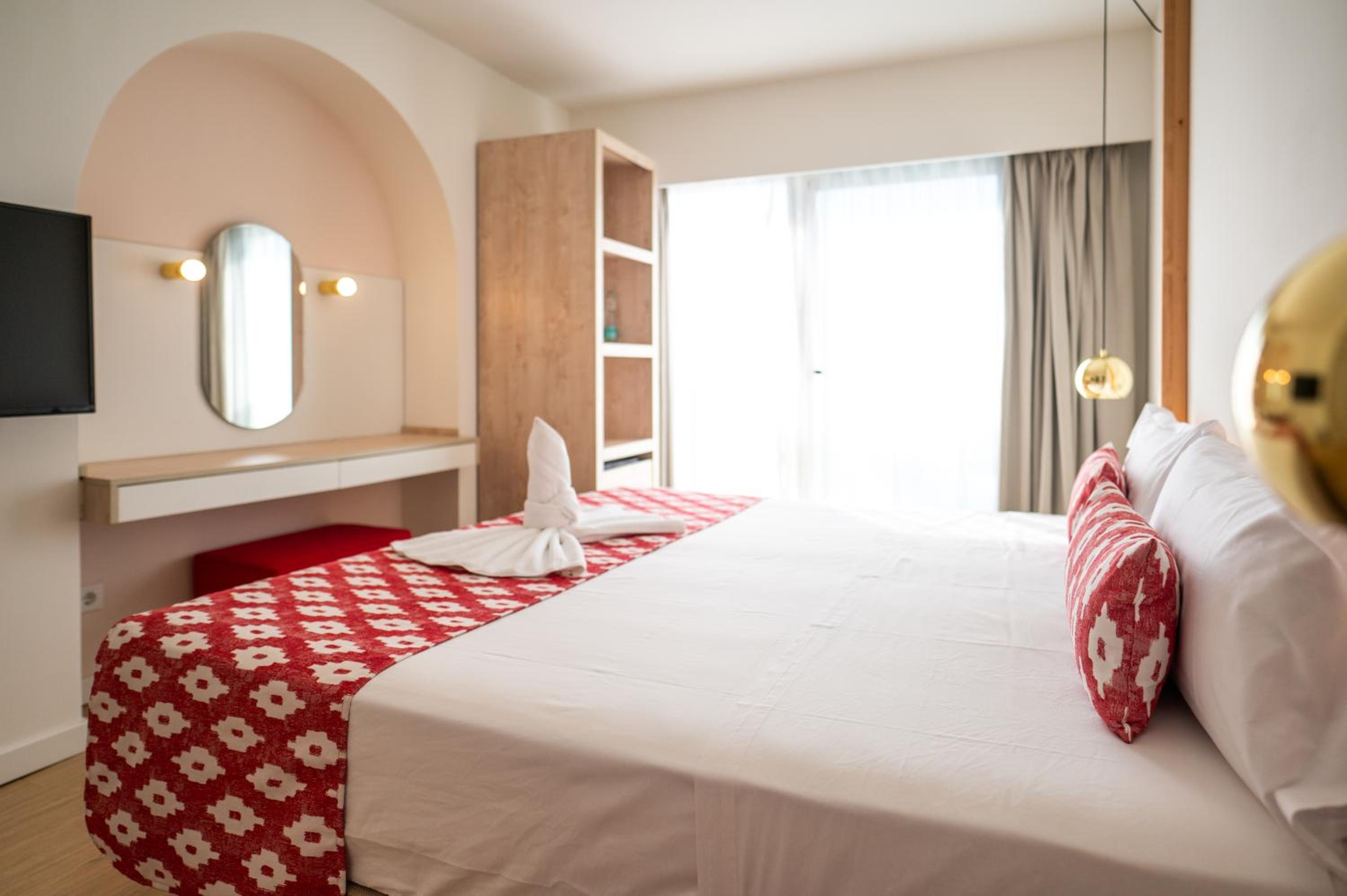 Standard Double Room thumbnail 5