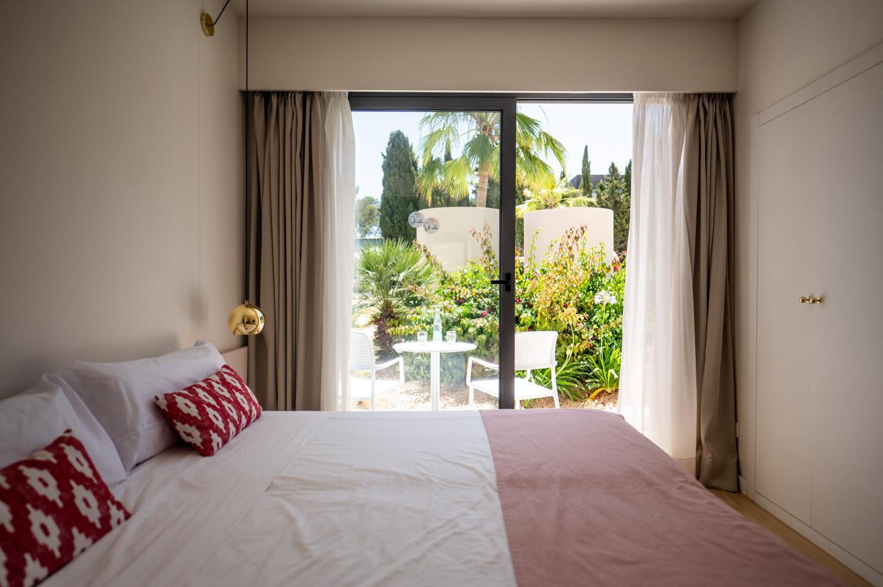 Double Room with Garden View - Photo 8
