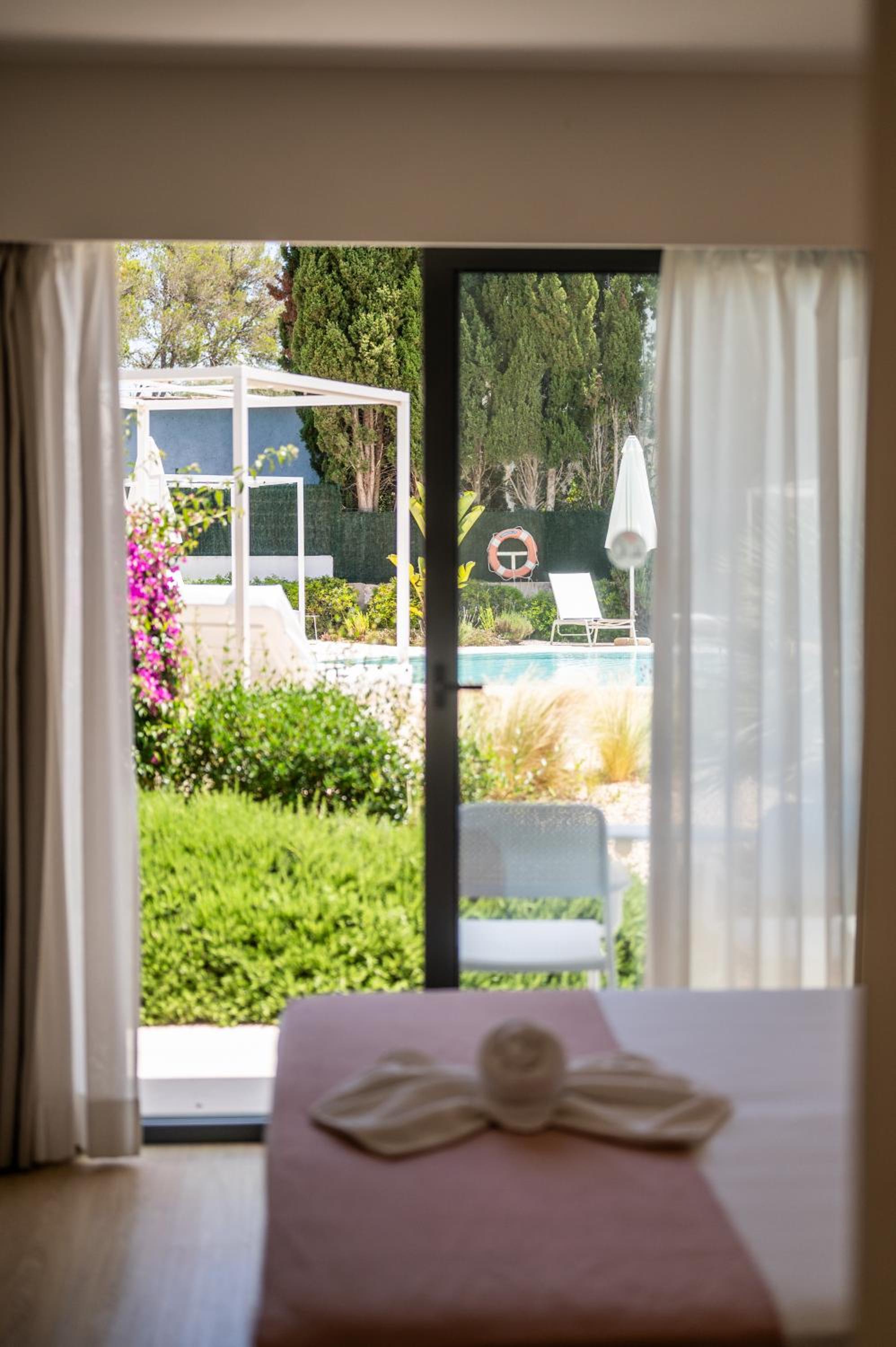 Double Room with Garden View - Photo 10