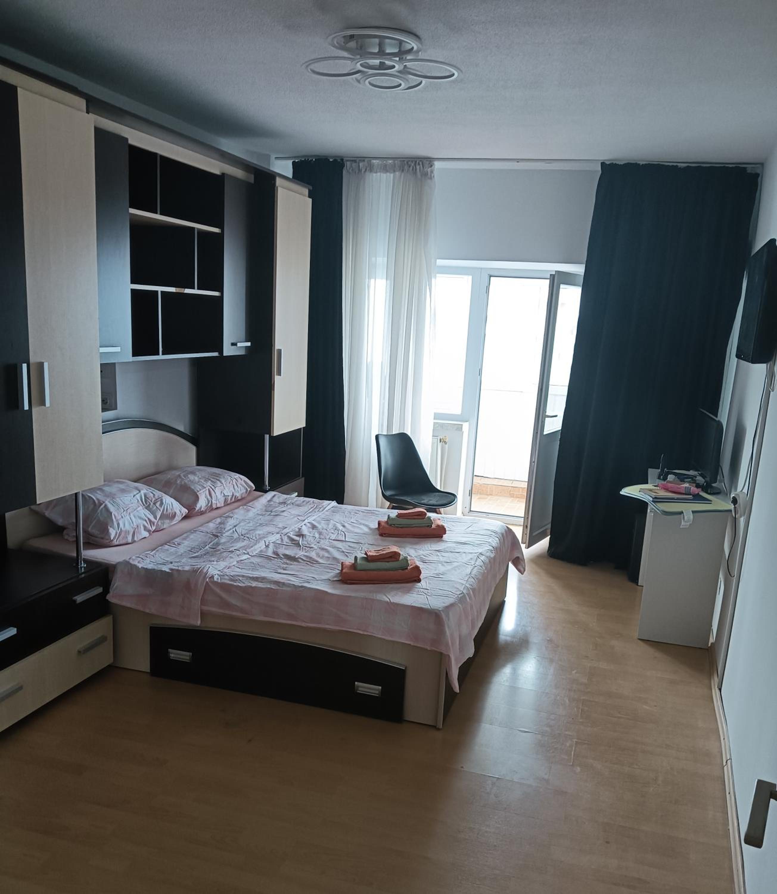 One-Bedroom Apartment photo 1