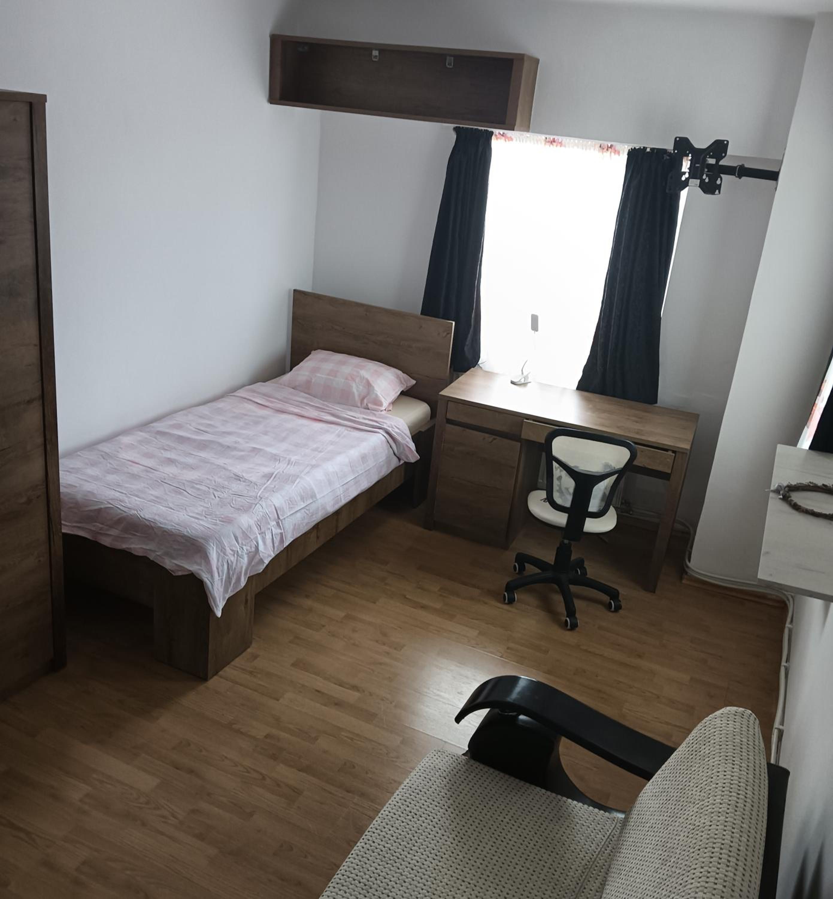 One-Bedroom Apartment photo 2
