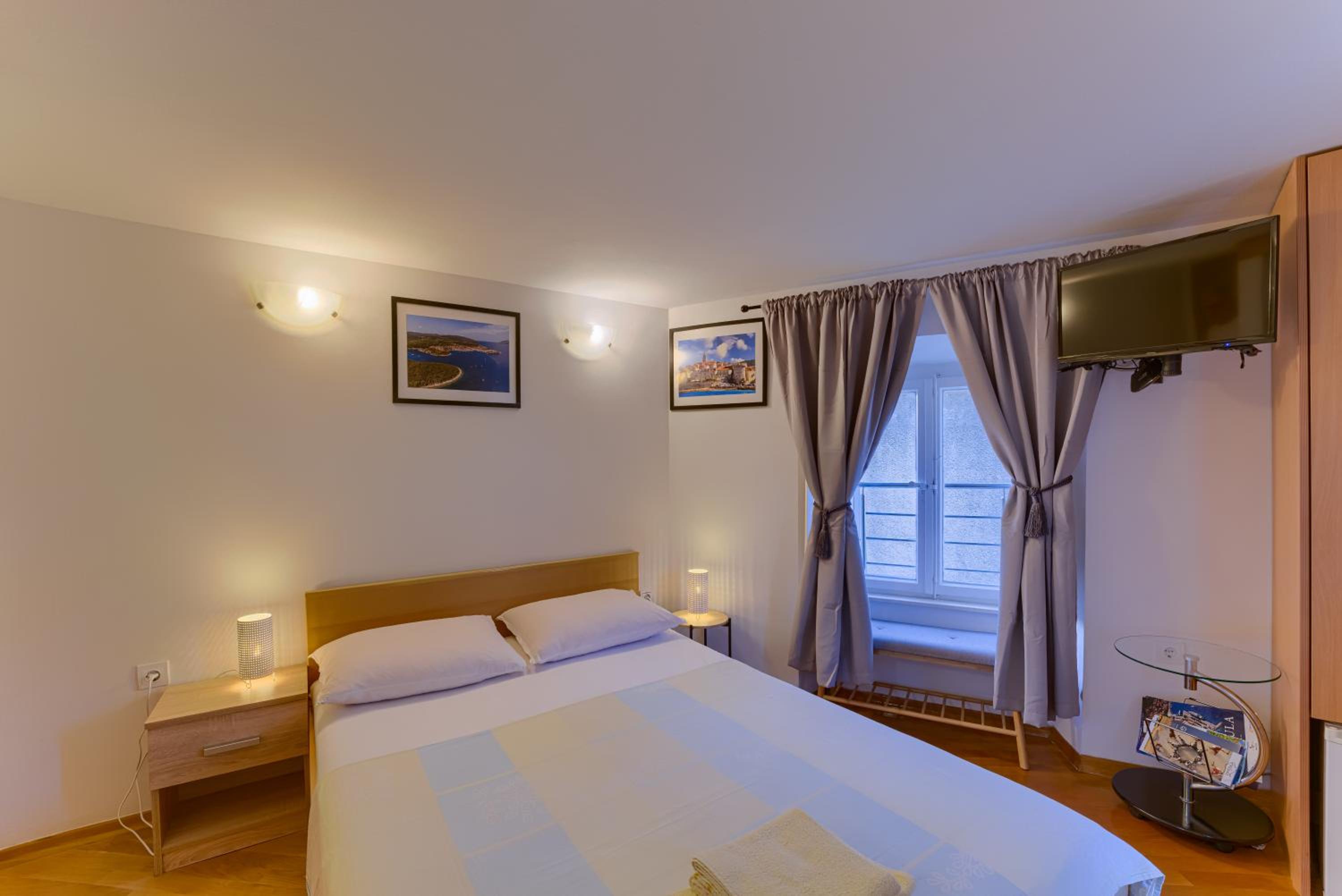 Double Room - Photo 1