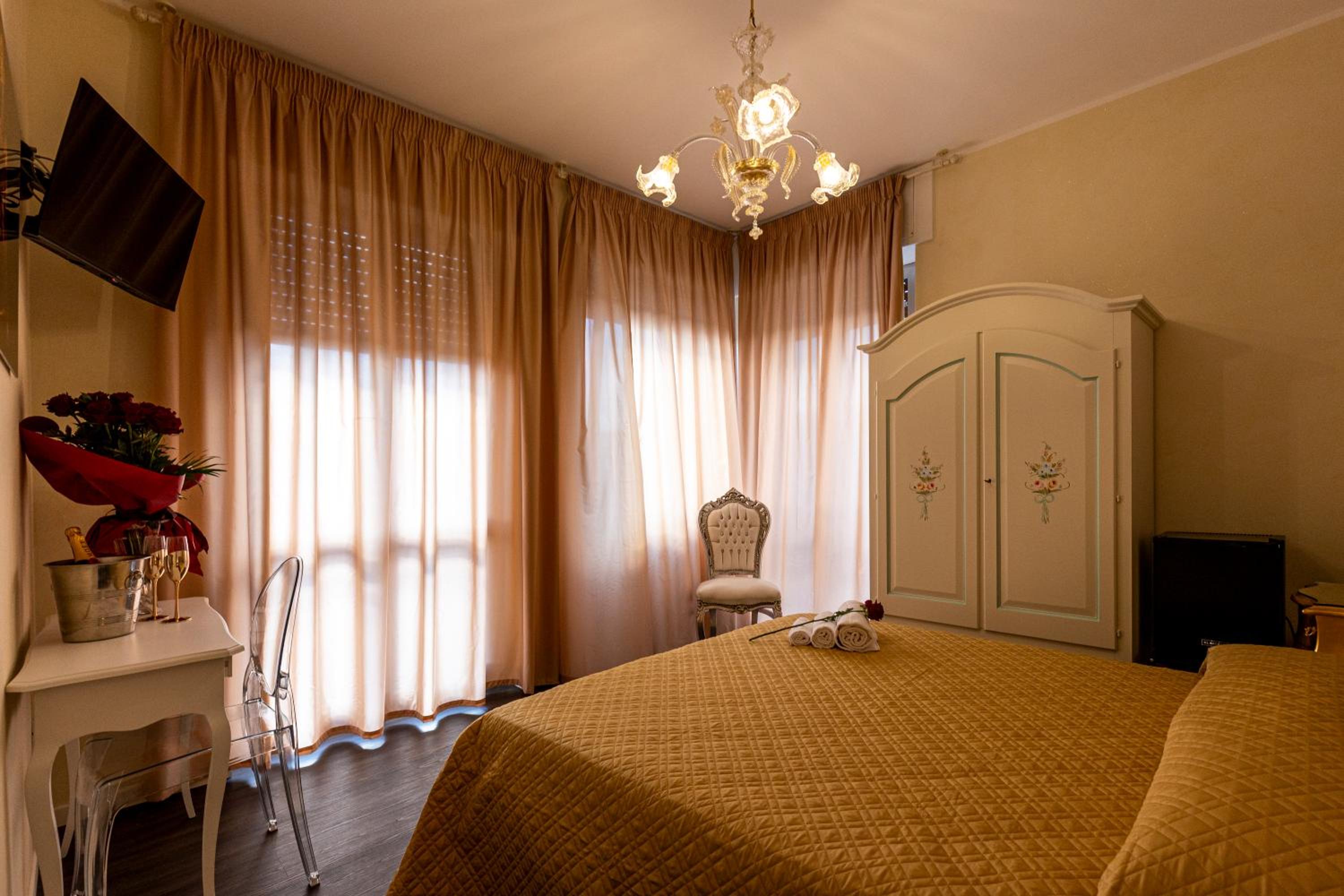 Deluxe King Room photo 3
