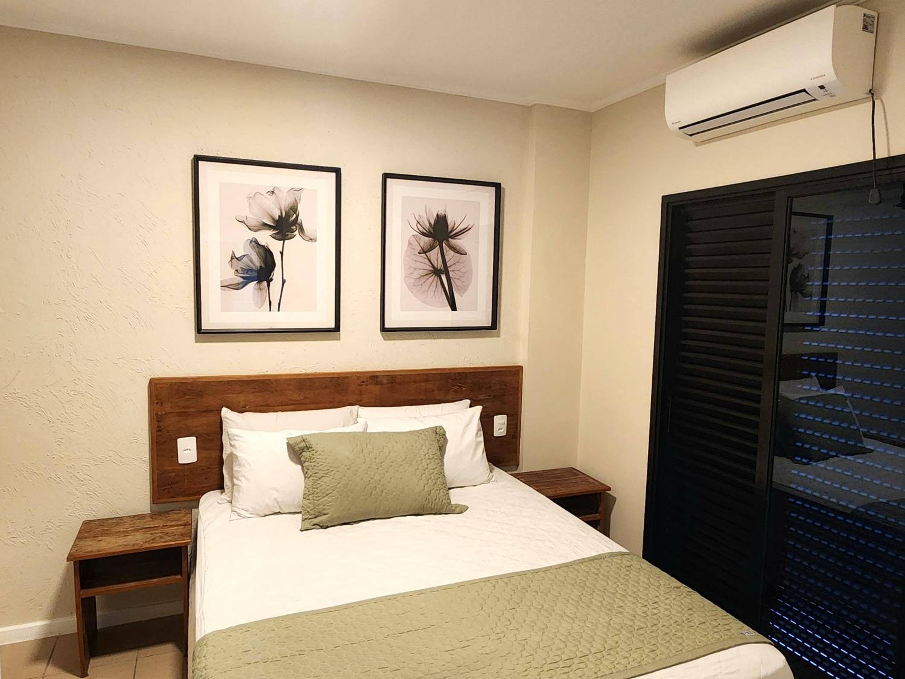 Two-Bedroom Apartment with Pool View photo 3