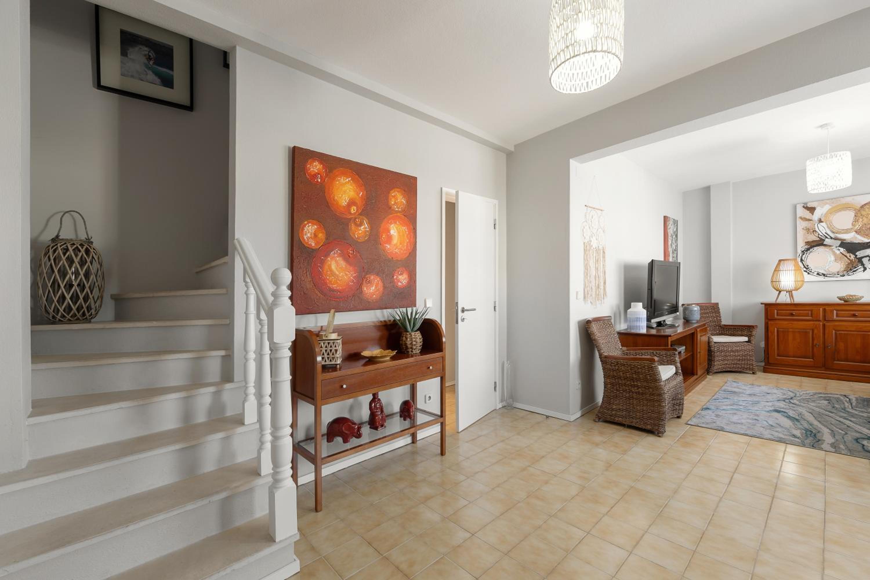 Three-Bedroom House photo 3