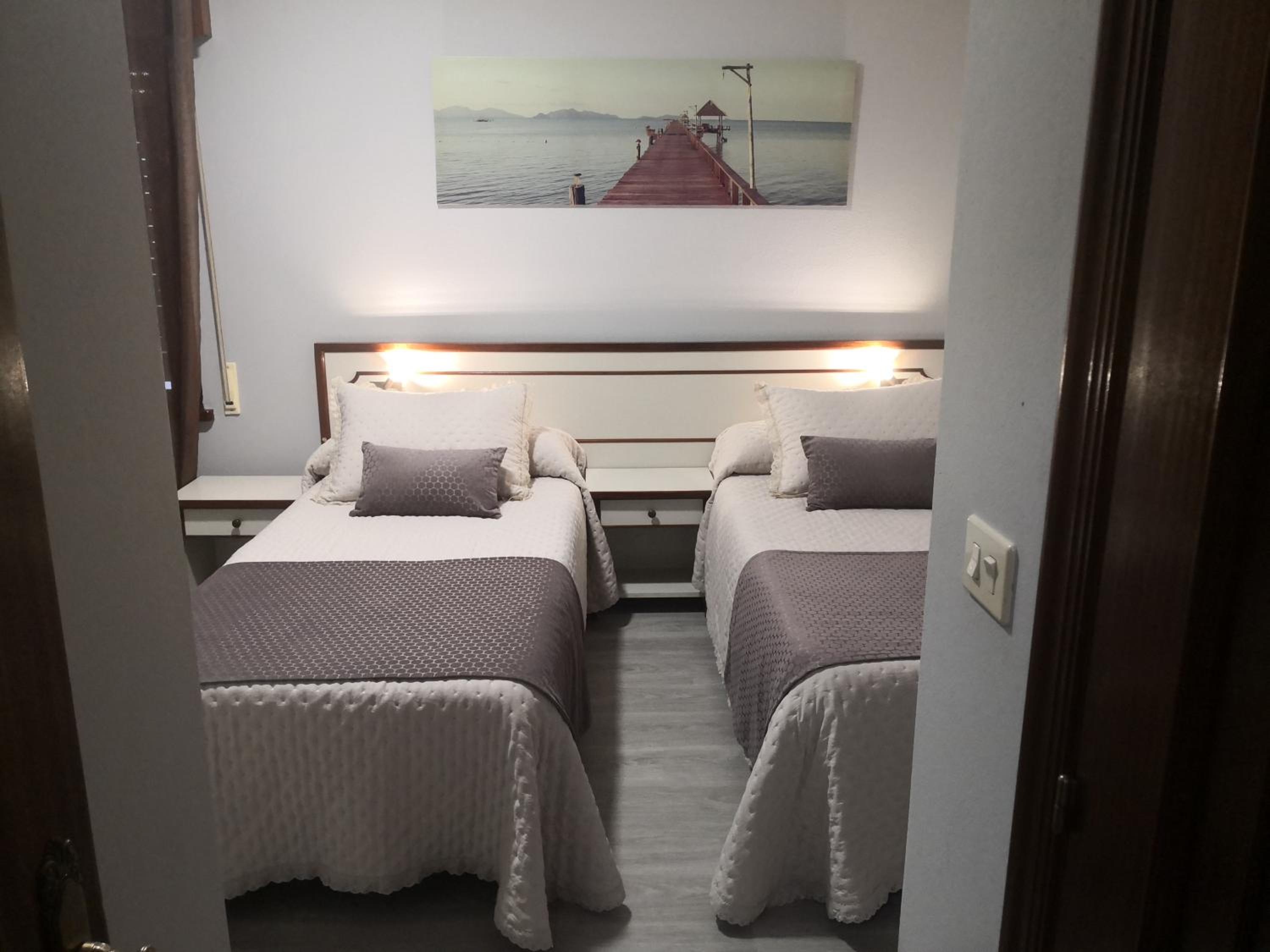 Budget Twin Room photo 2