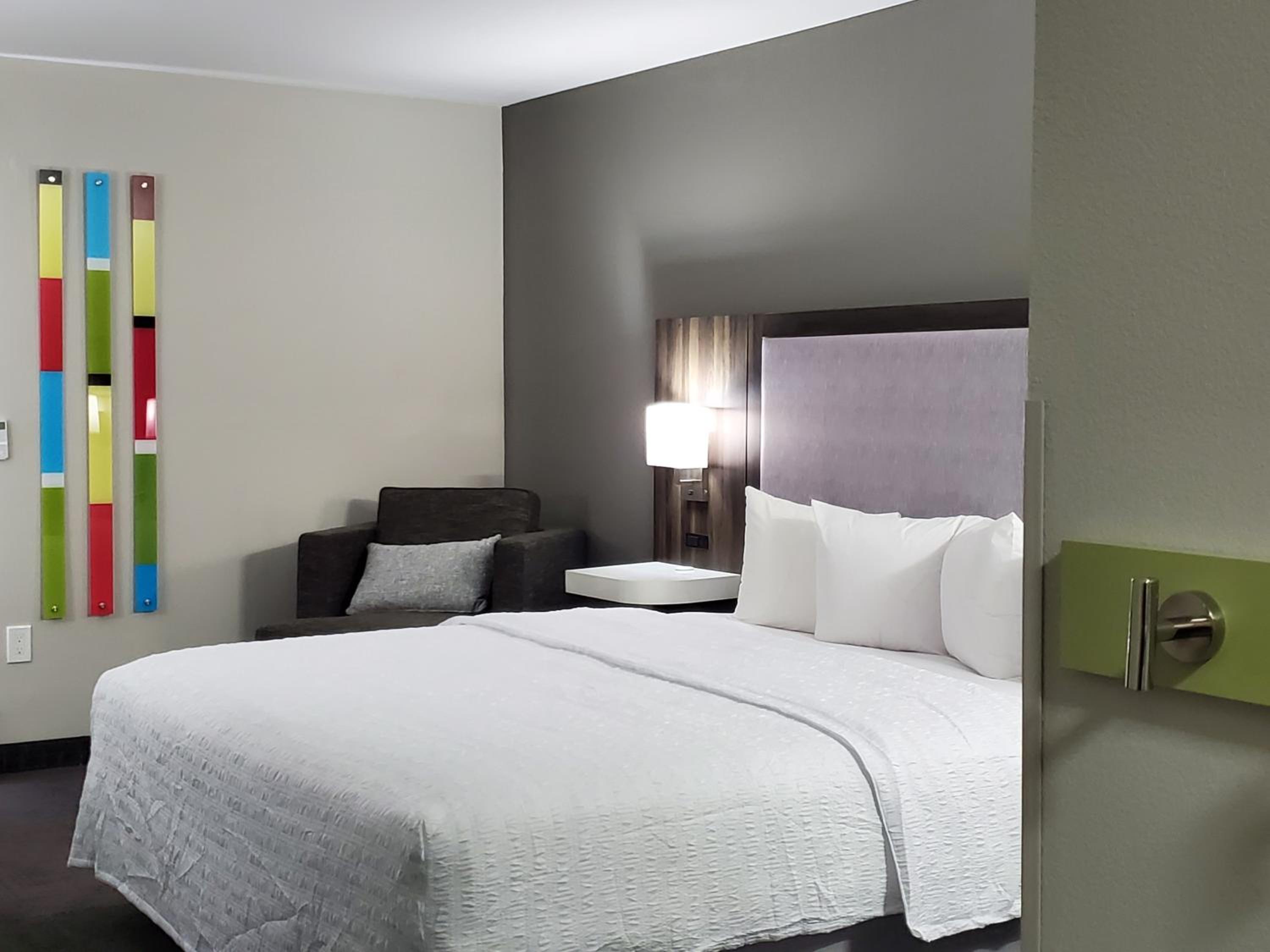 King Room - Mobility Access/Non-Smoking - Photo 1