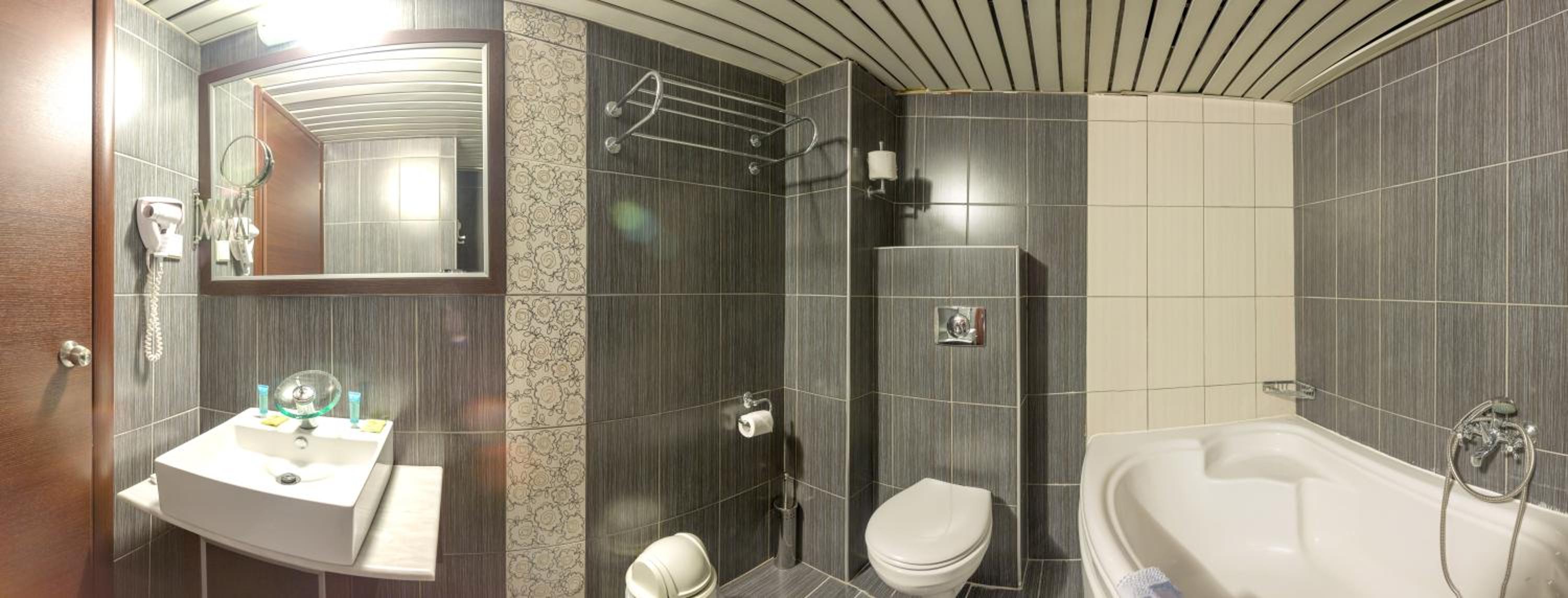 Queen Suite with Pool View - Photo 11