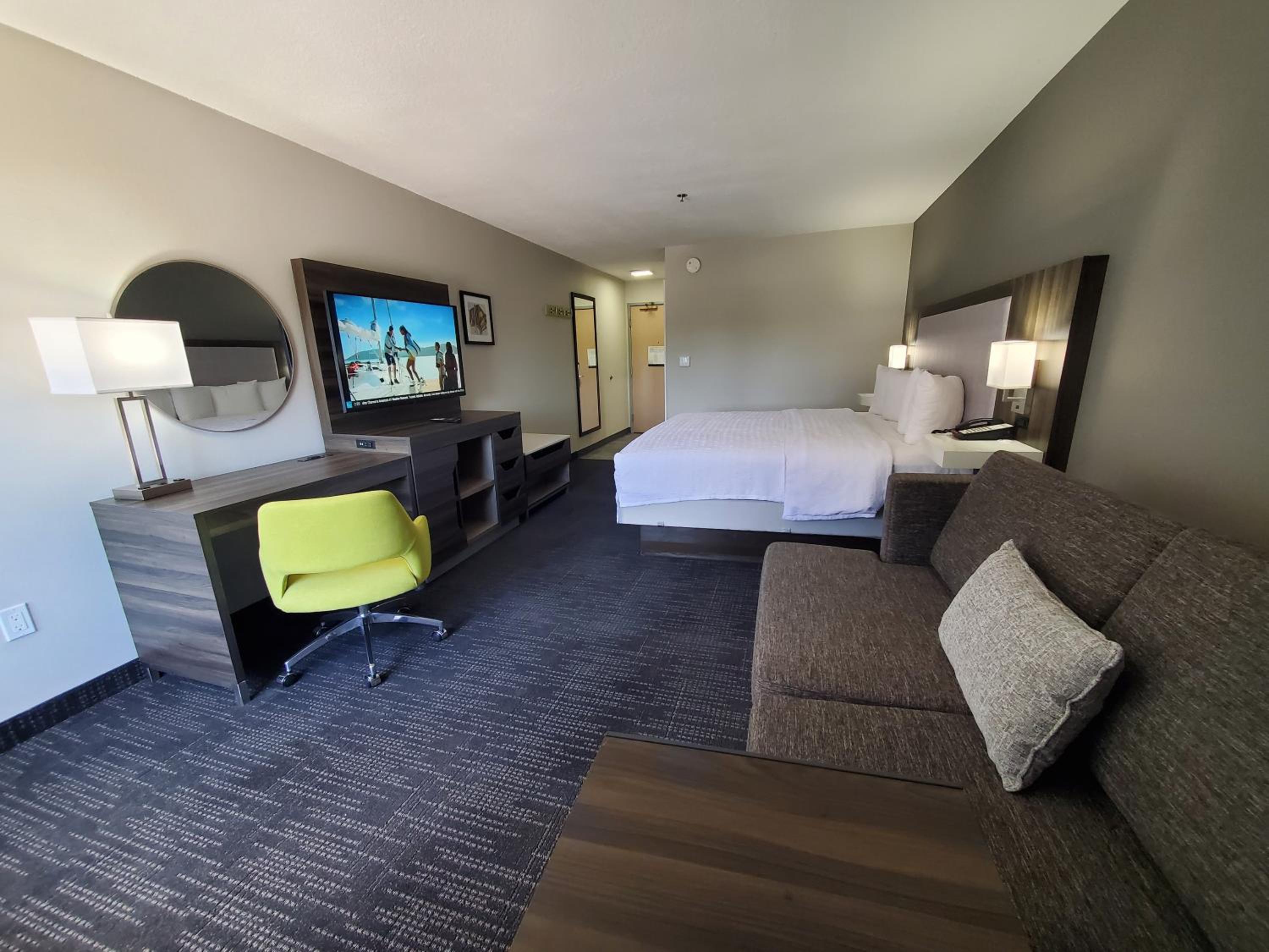 King Room with King Bed - Non-Smoking - Photo 1