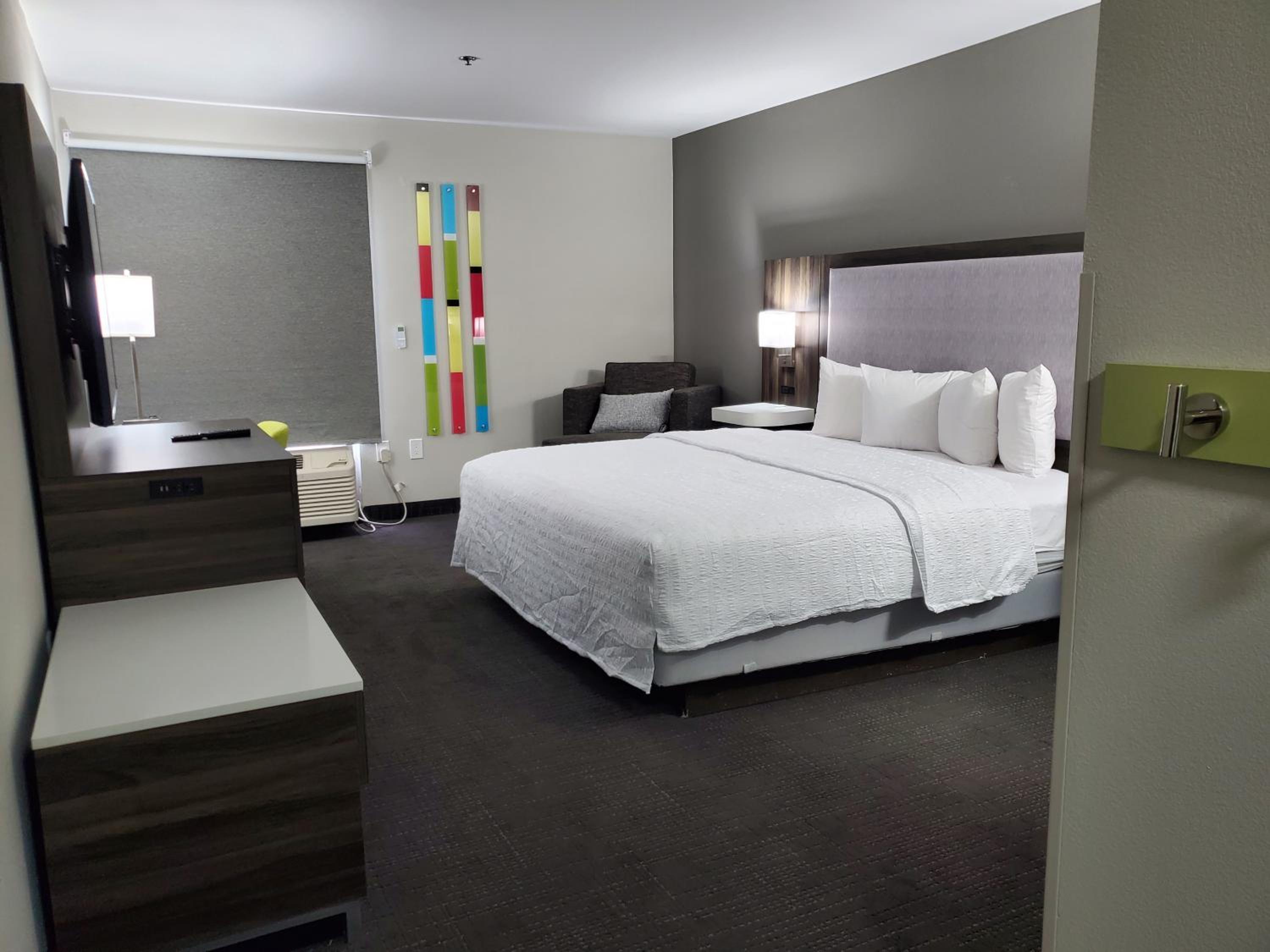 King Room - Mobility Access/Non-Smoking - Photo 2