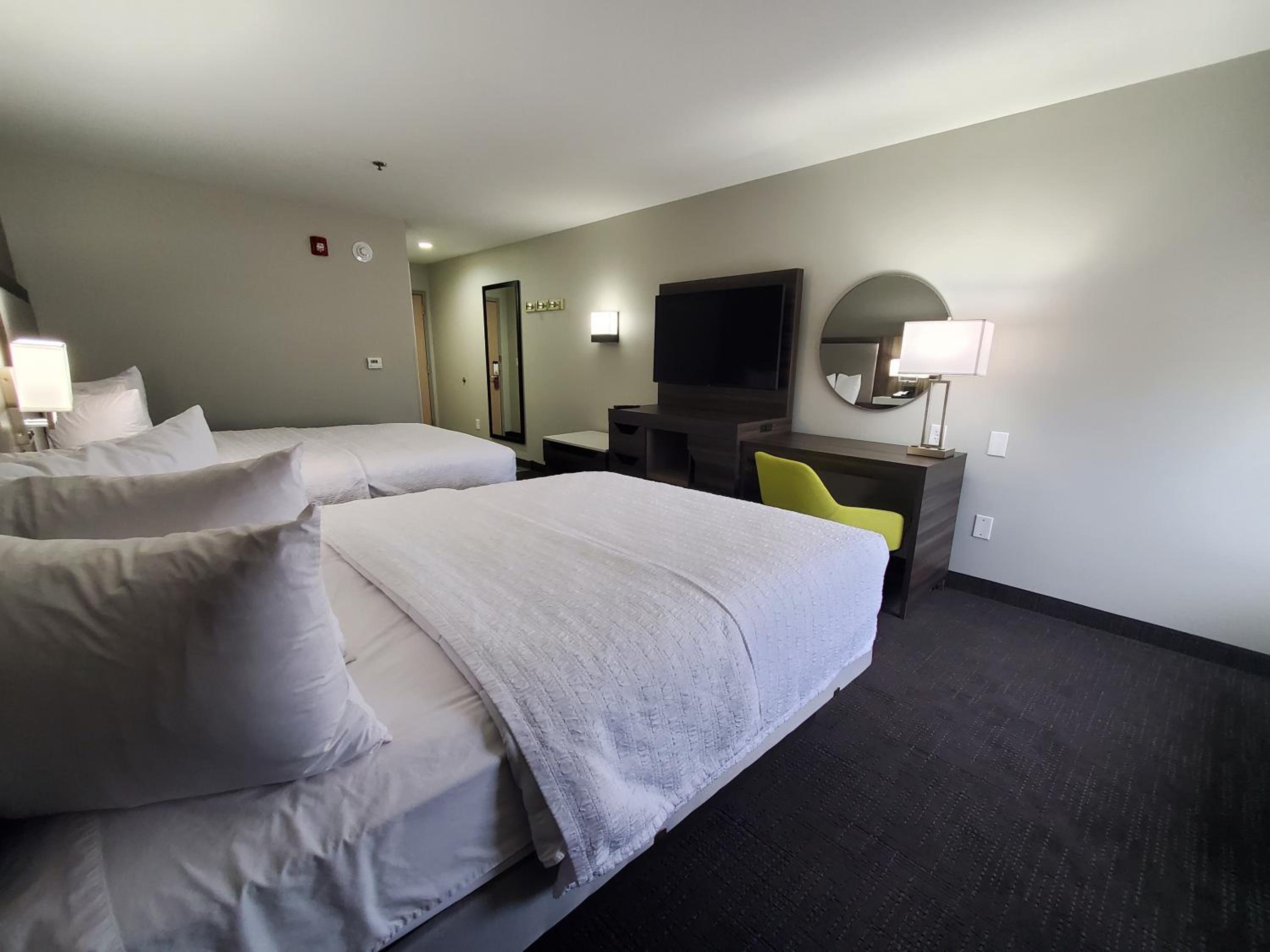 Queen Room with Two Queen Beds - Mobility and Hearing Access/Non-Smoking - Photo 3