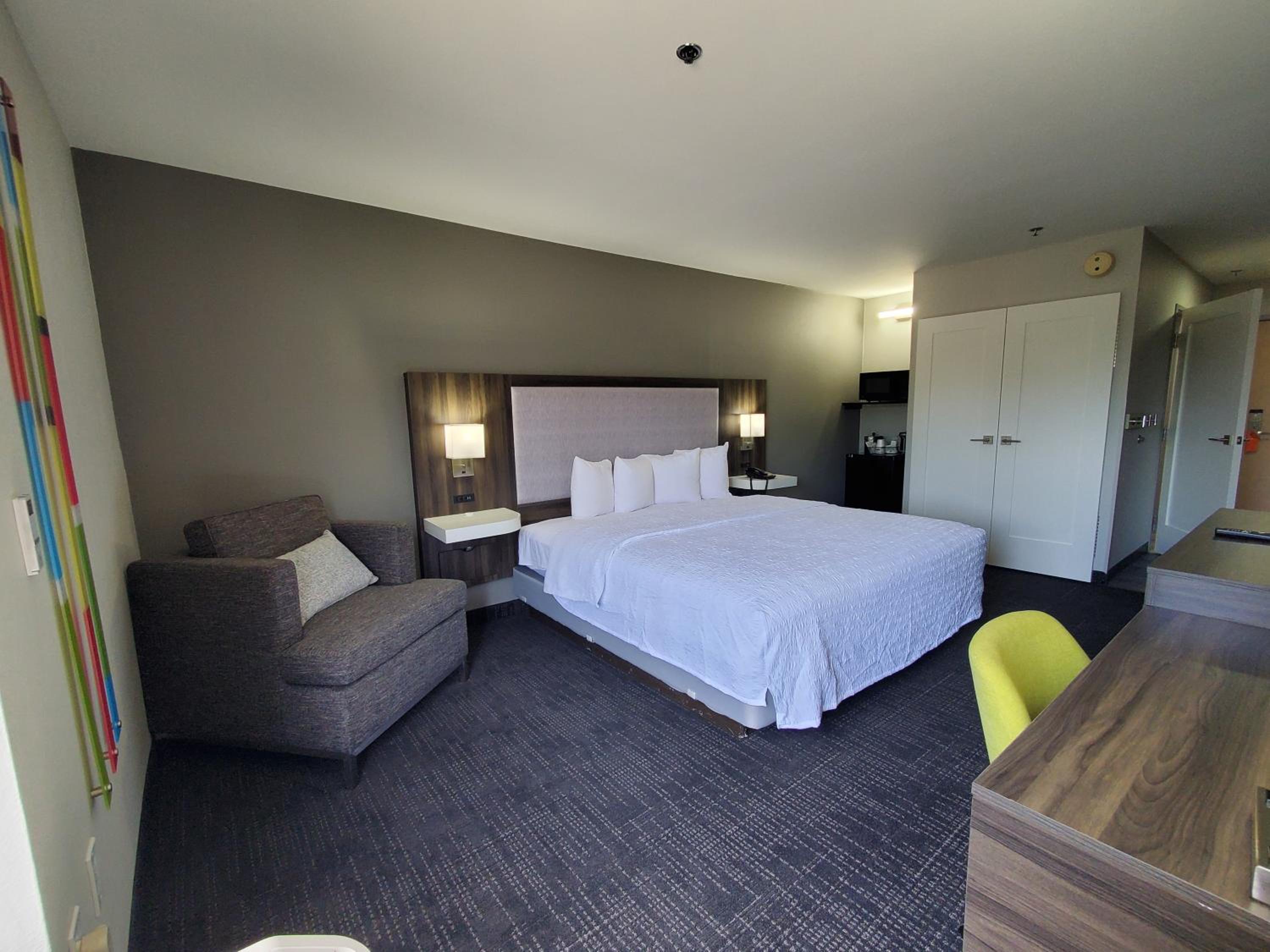 King Room - Mobility Access/Non-Smoking - Photo 3