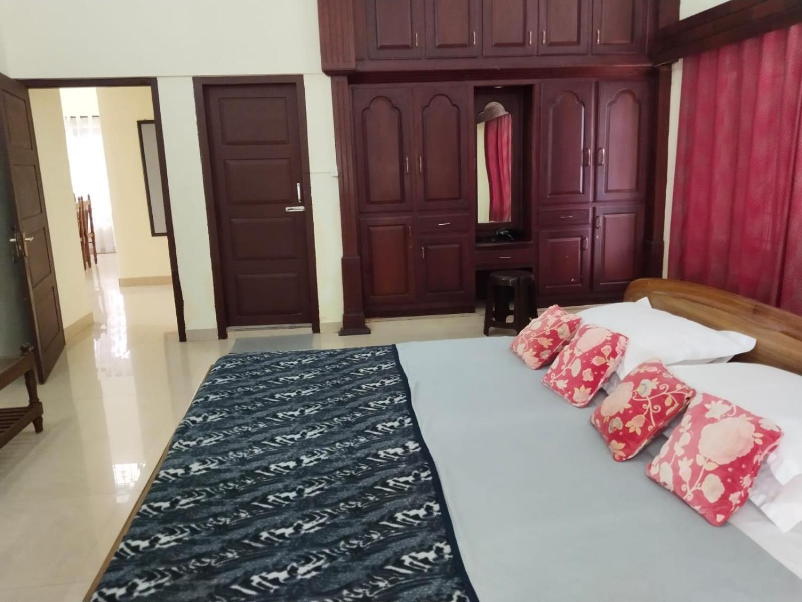 Three-Bedroom House photo 1